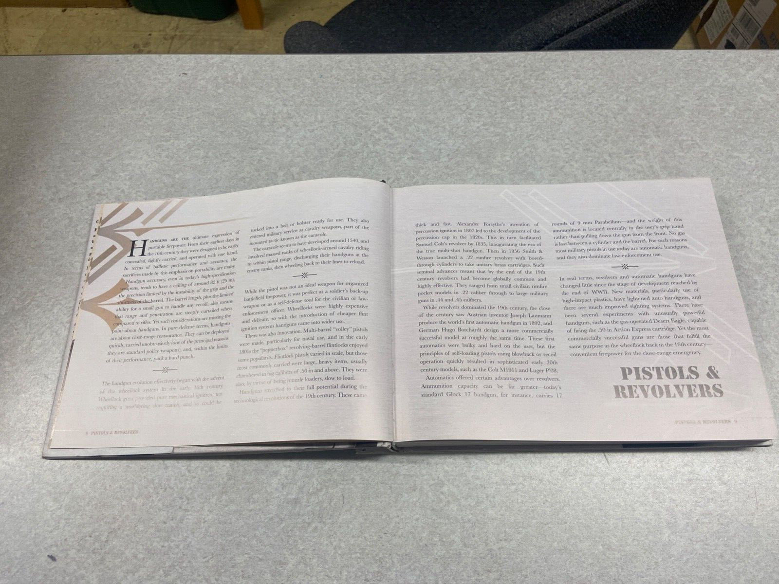 GUN-A VISUAL HISTORY BY DR. CHRIS McNABB, 360 PAGES. LIKE NEW.