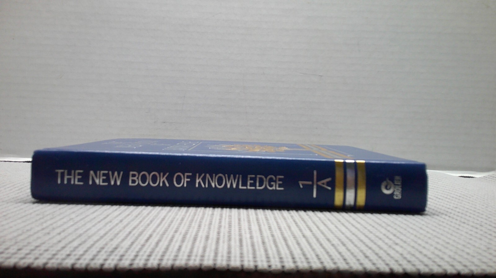 The New Book of Knowledge Vol 1 / A Encyclopedia Grolier 2003