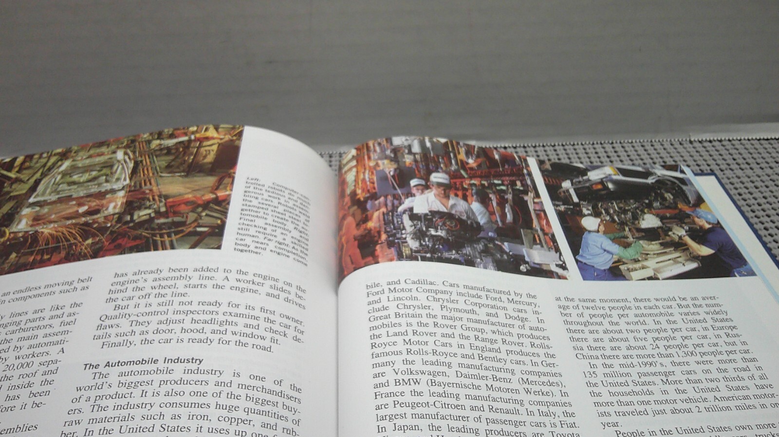The New Book of Knowledge Vol 1 / A Encyclopedia Grolier 2003