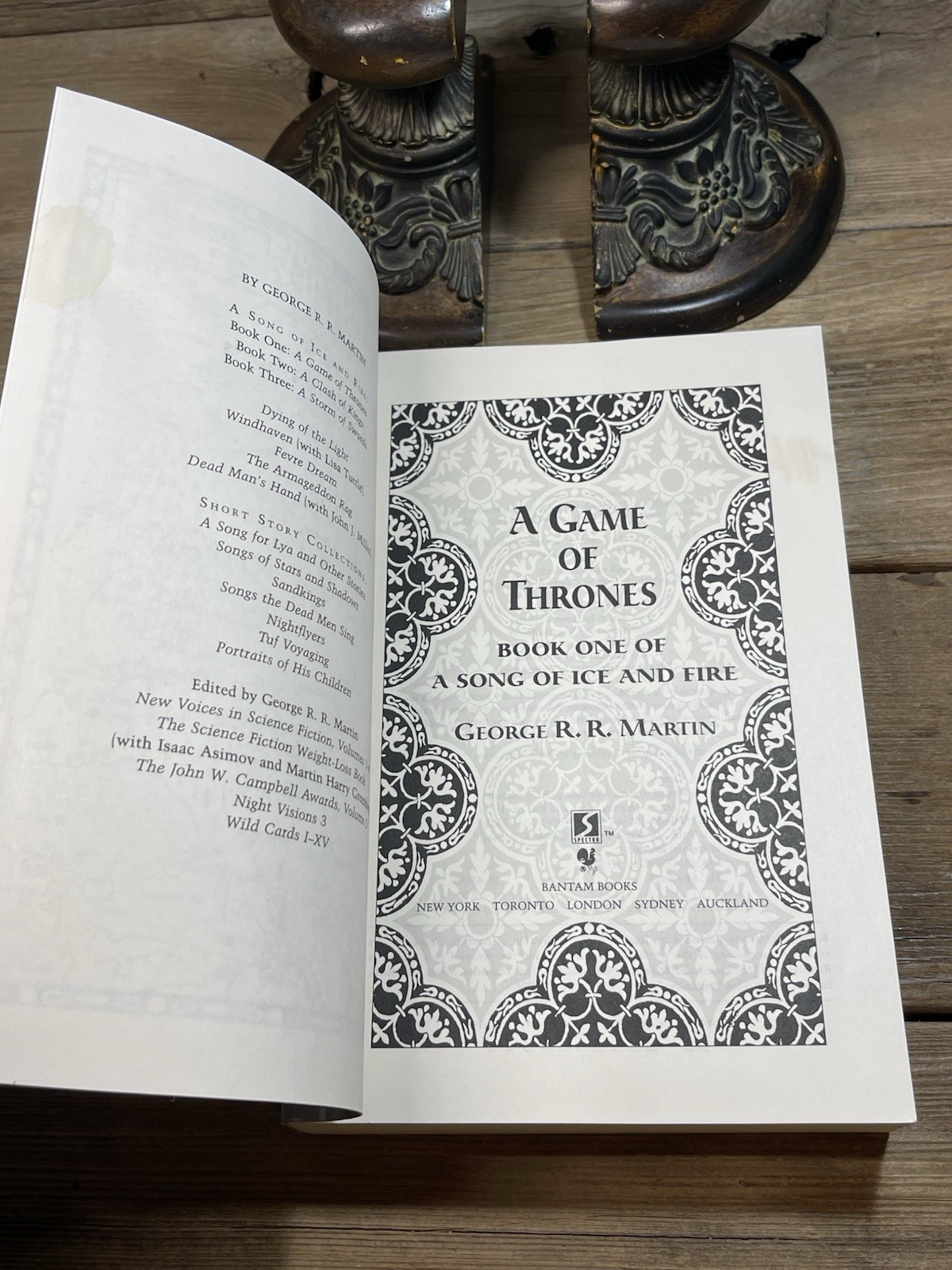 “A Game of Thrones” George R. R. Martin Trade Oversized PB Rare Jon Snow Cover