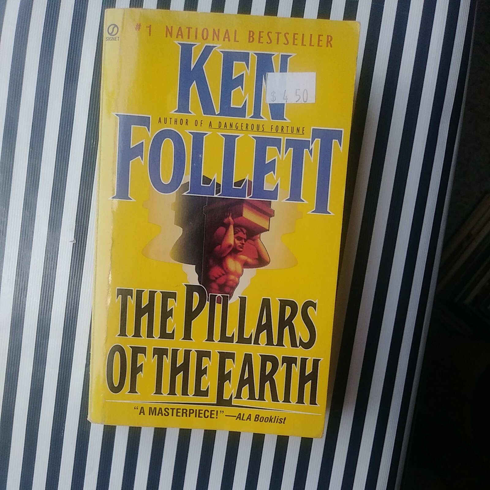 The Pillars of the Earth A Novel Ken Follett Paperback Self Help Bestseller