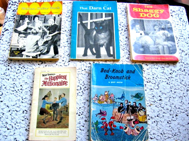 LOT/14 ASSORTED 1960-70s TV SHOW FAVORITES-DISNEY MOTION PICTURE PAPERBACK BOOKS