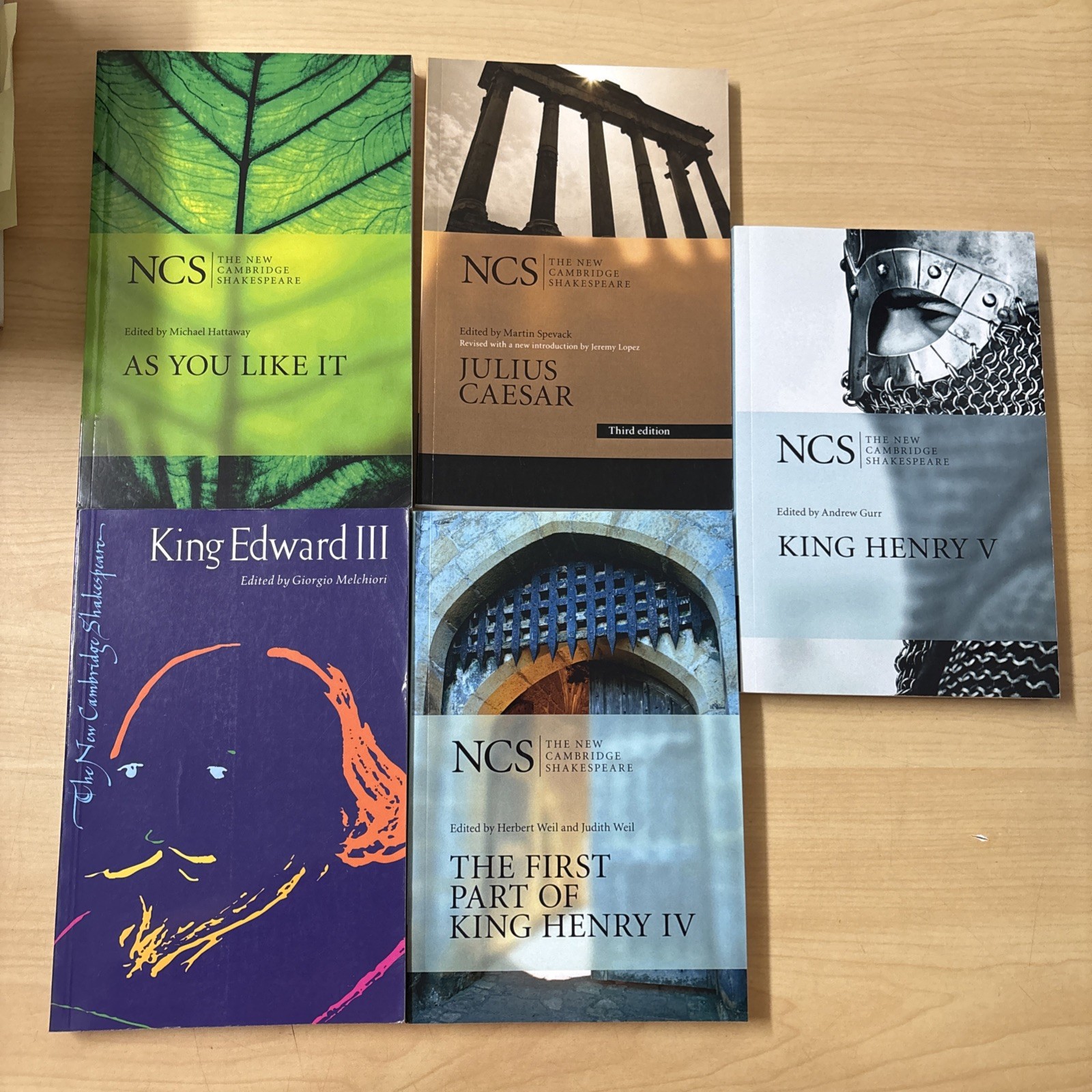 Lot 17 New Cambridge Shakespeare NCS Book Set Venice Othello Sonnets Midsummer