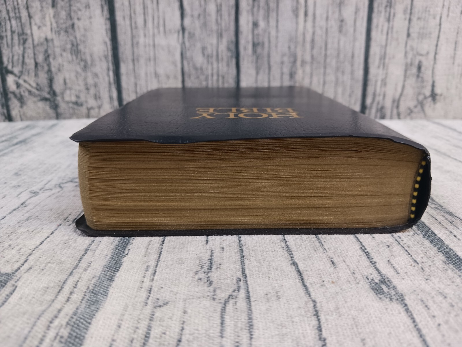 Holy Bible – King James Version – Gift and Award Bible (2000 Red Letter) Pre-Own