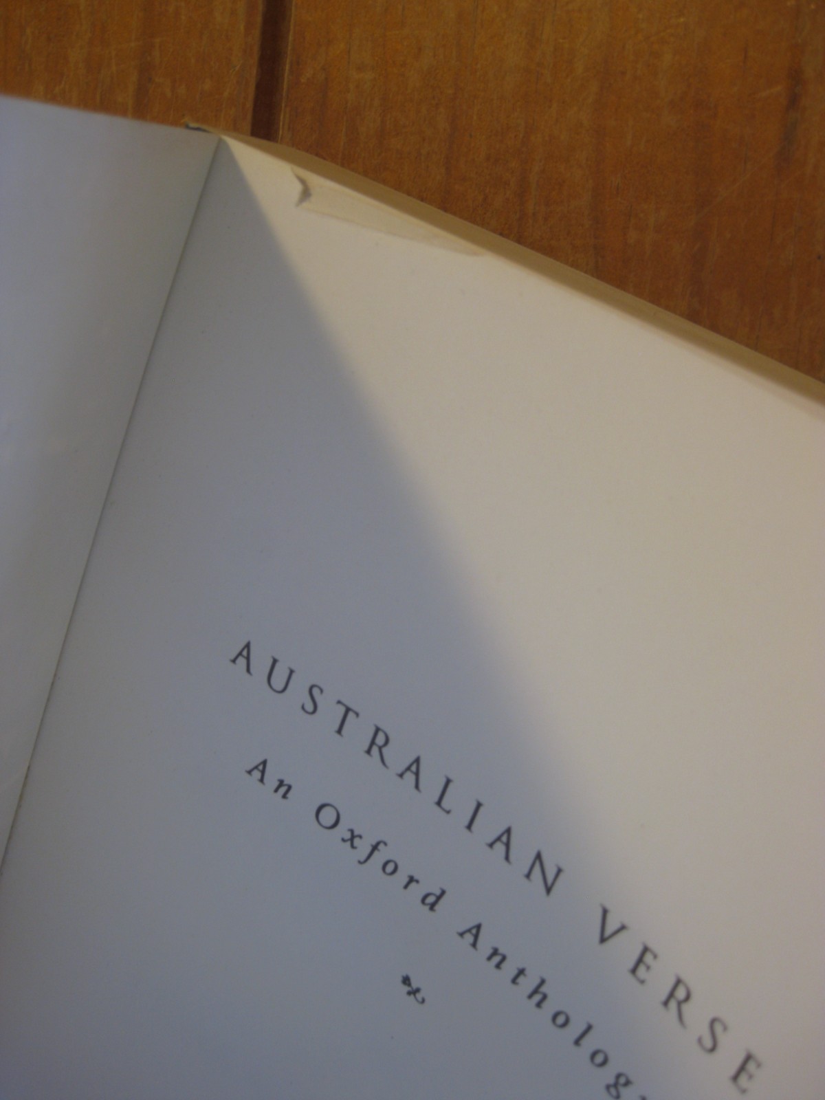 AUSTRALIAN VERSE , AN OXFORD ANTHOLOGY Edited By JOHN LEONARD (1999)