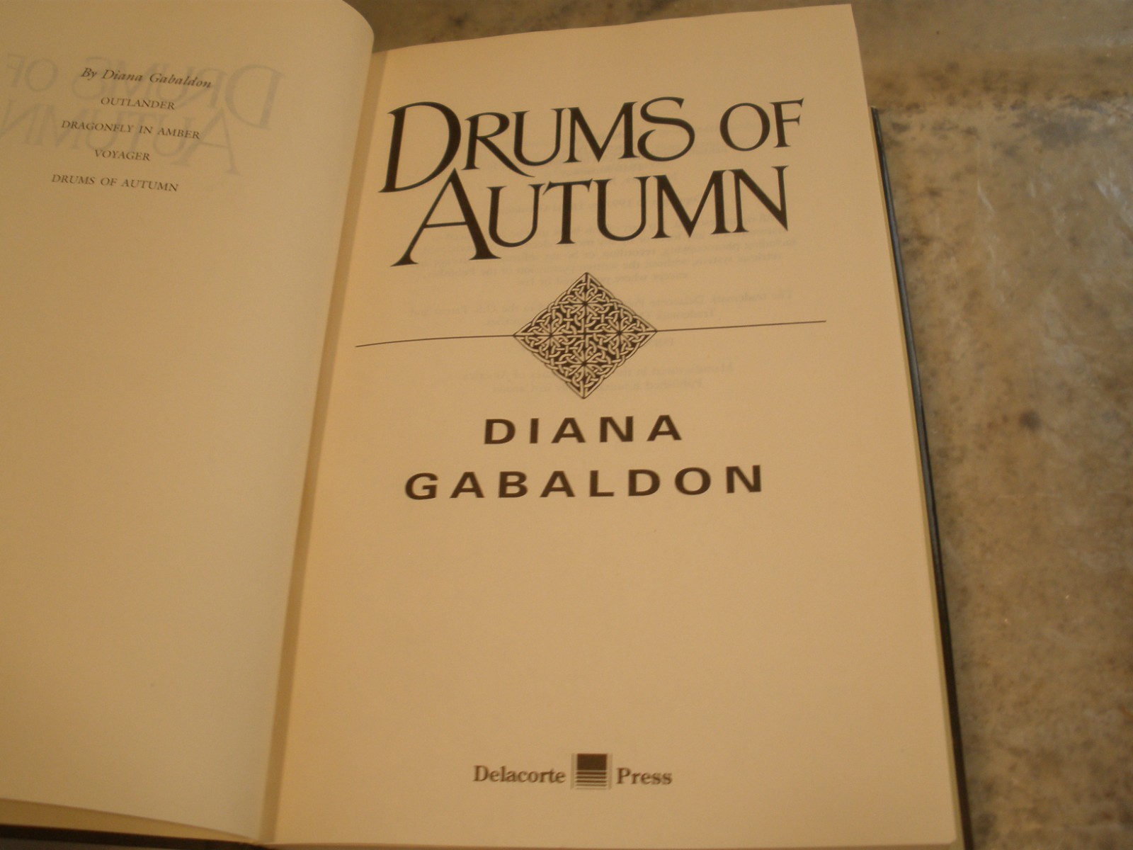 DIANA GABOLDON DRUMS OF AUTUMN HC DJ 1997 (B106)