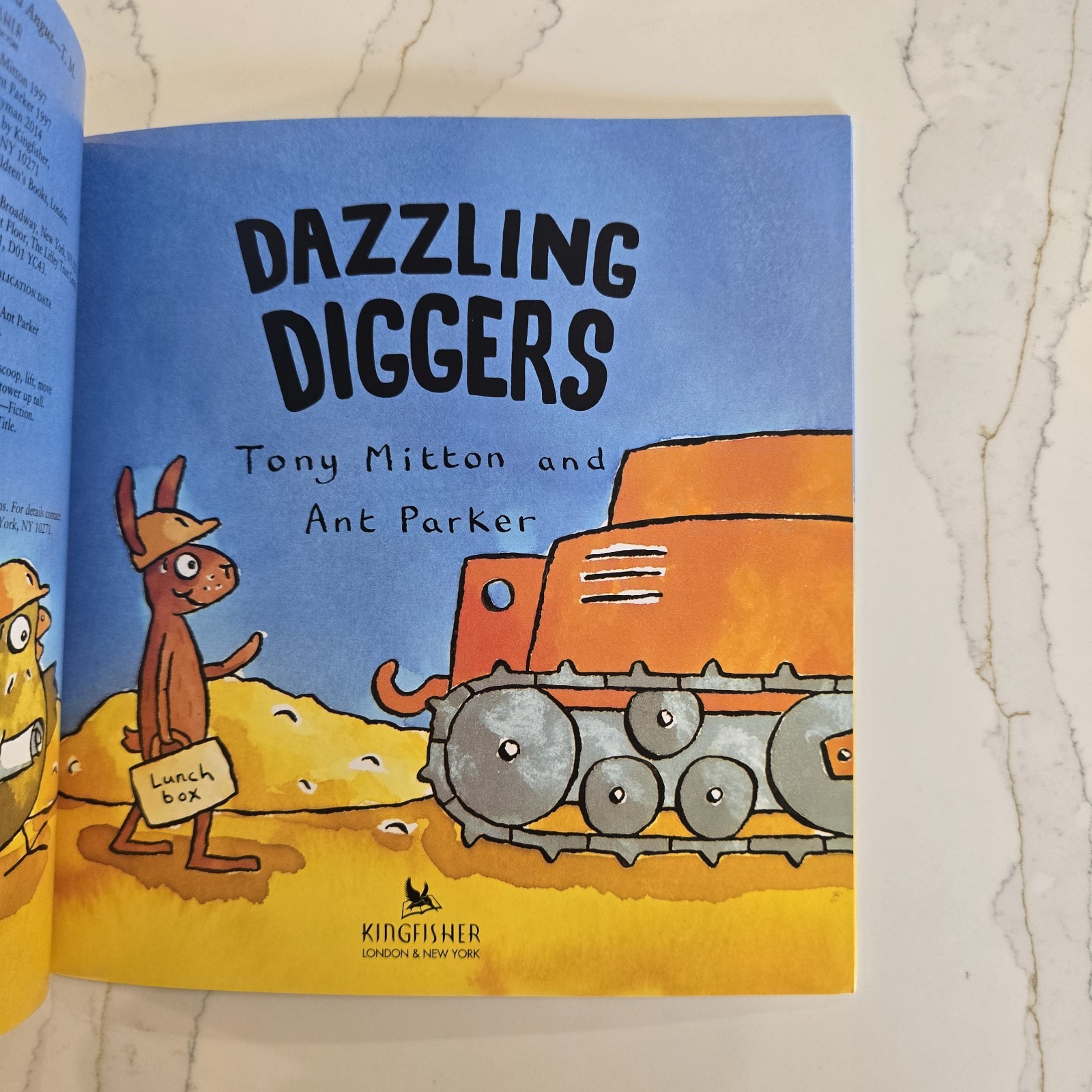 Dazzling Diggers (Amazing Machines) – Paperback By Mitton, Tony – GOOD