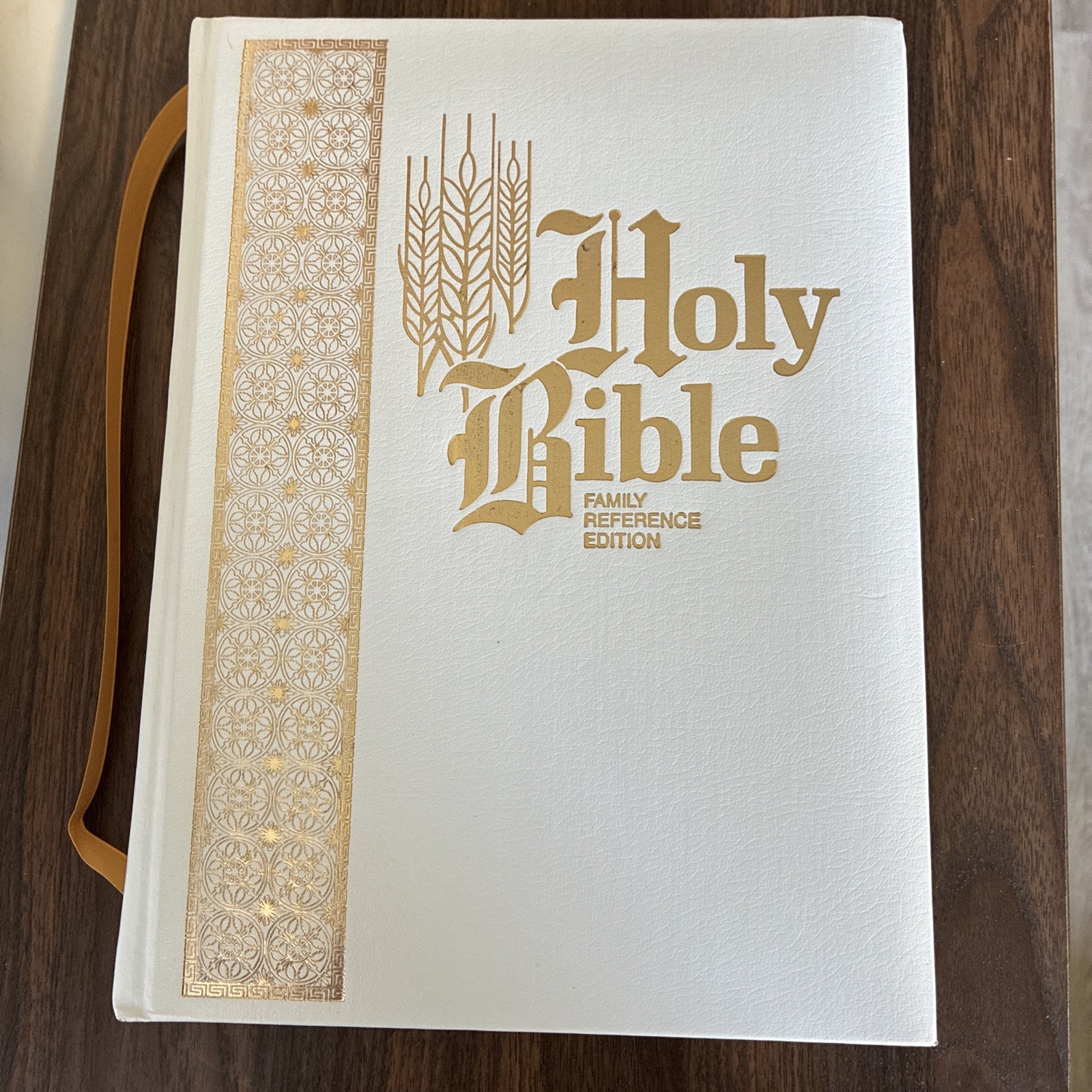 Vintage Holy Bible : Family Reference Edition