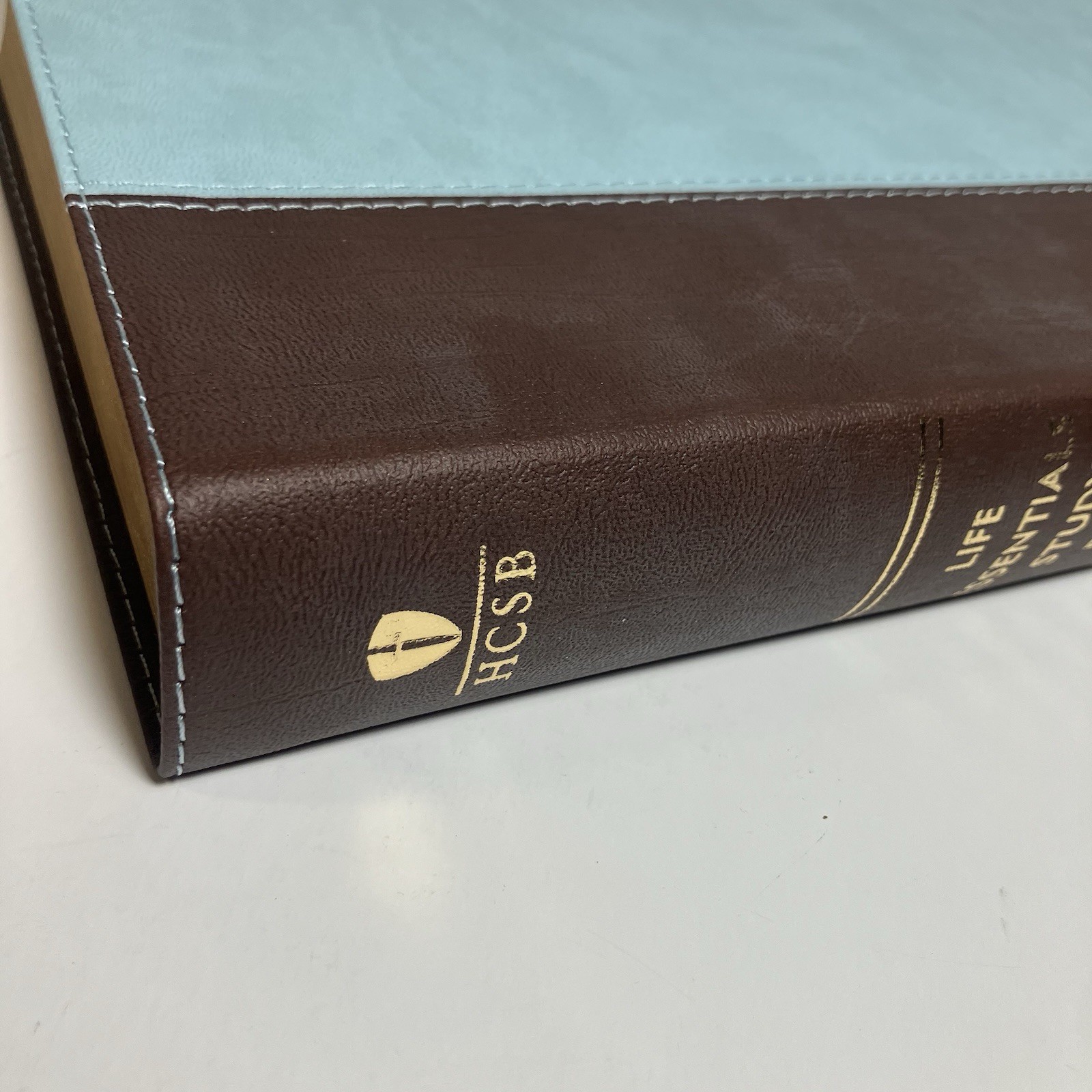 Life Essentials Study Bible, Brown/Blue Simulated Leather Indexed : Biblical…