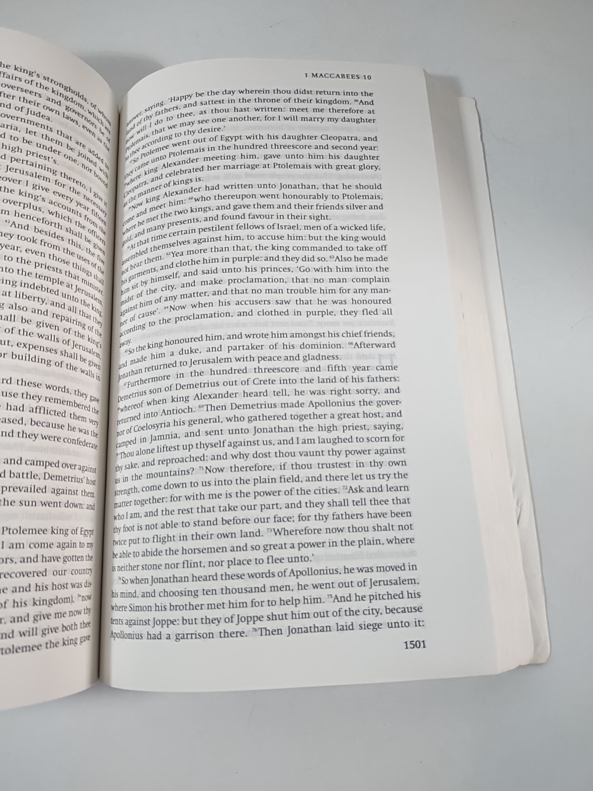 The Bible: King James Version with the Apocrypha (English)Edited by David Norton