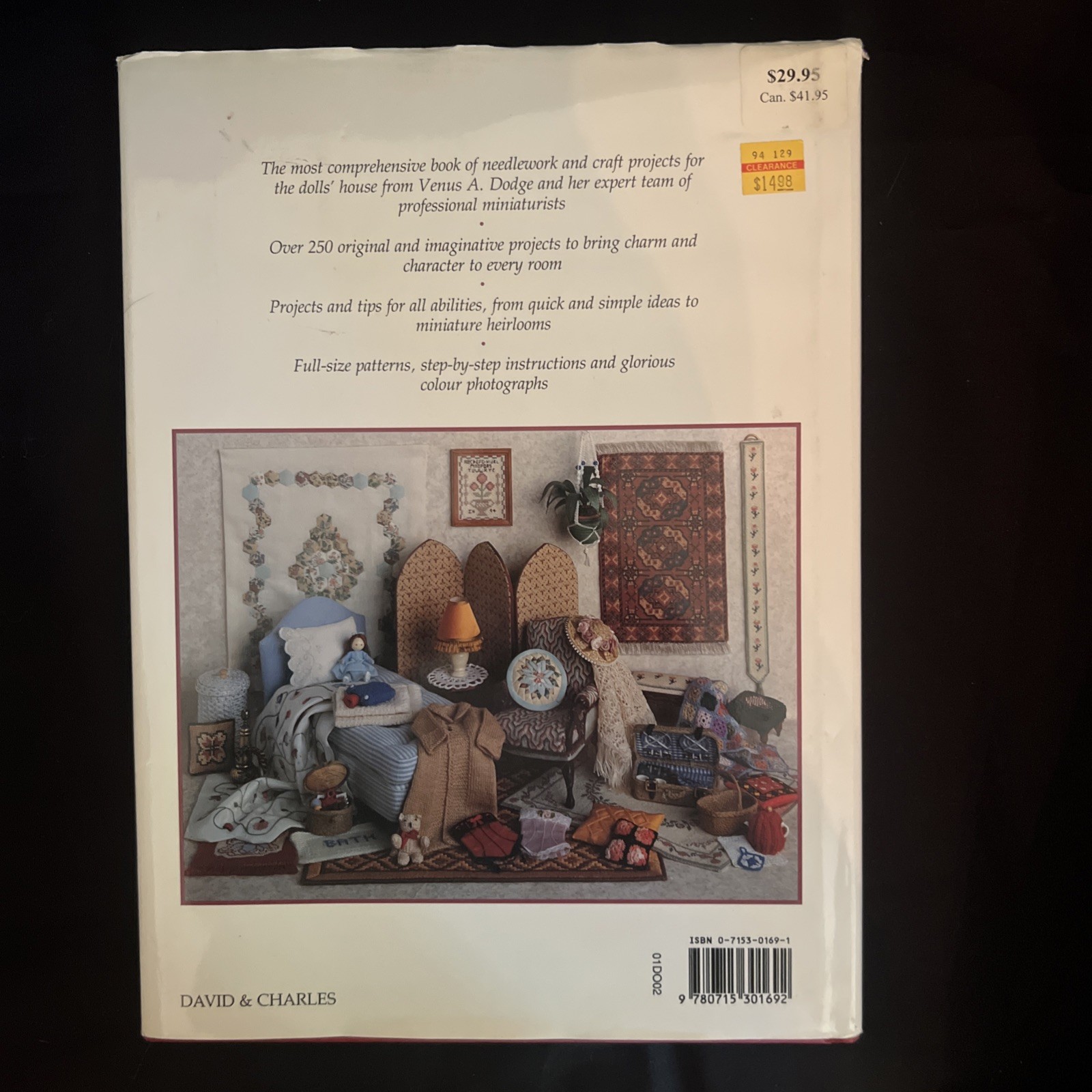 Dolls House Needlecrafts: Over 250 Projects in 1/12 Scale by Venus A. Dodge