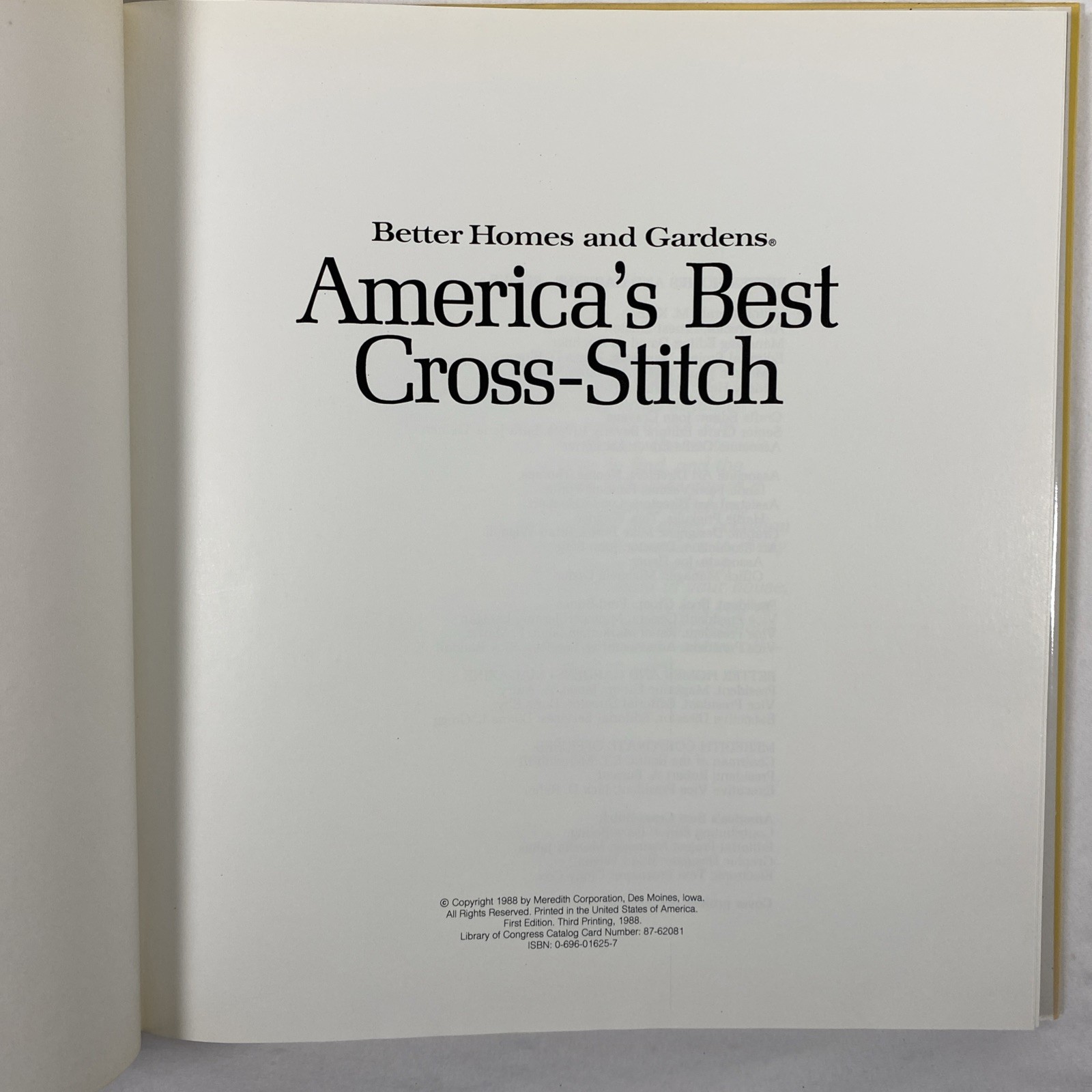 Better Homes and Gardens “America’s Best Cross-Stitch” Pattern Book HC 192 Pages