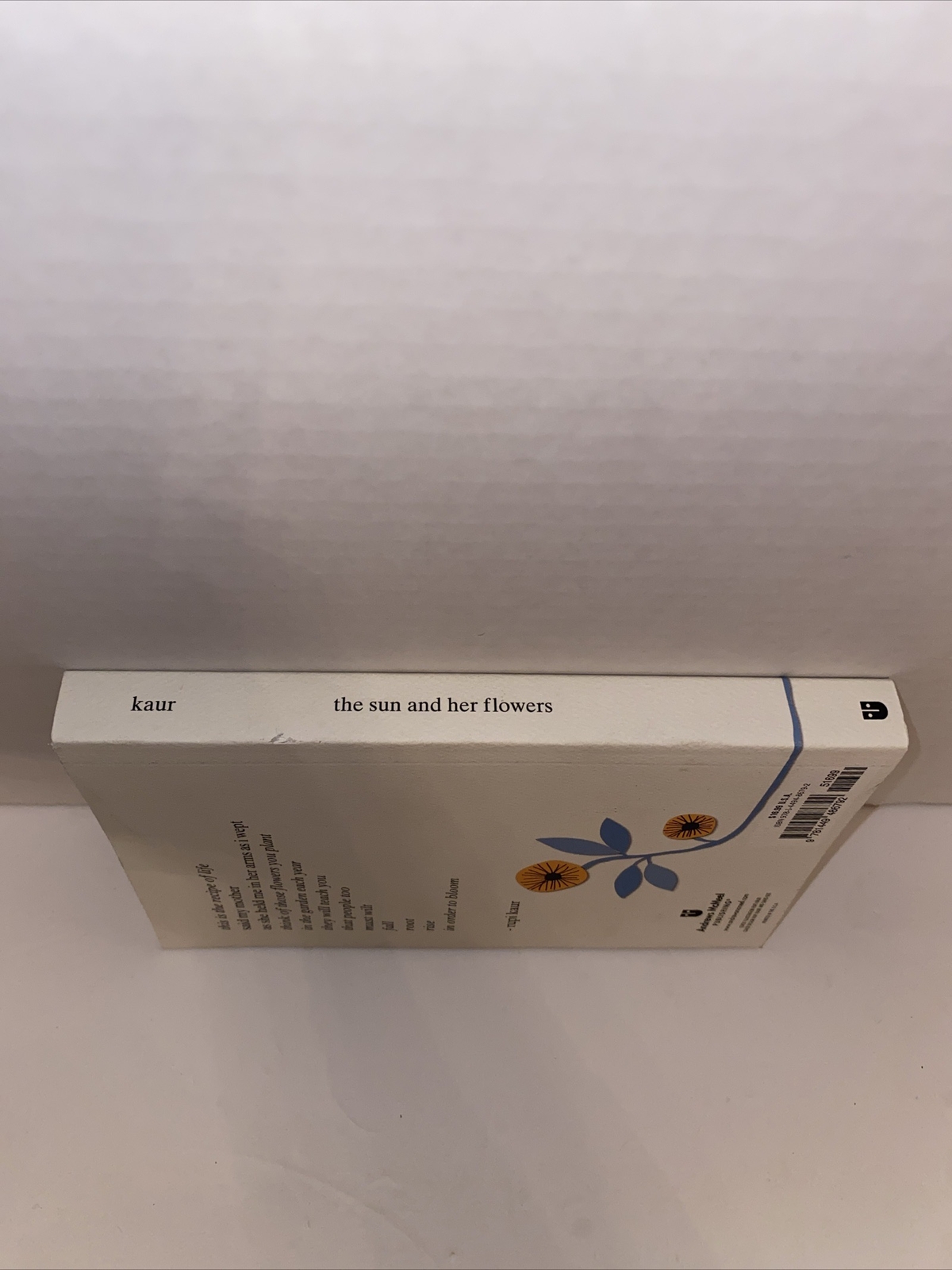 The Sun and Her Flowers by Rupi Kaur 2017 PB Book Poetry Love Poems Family