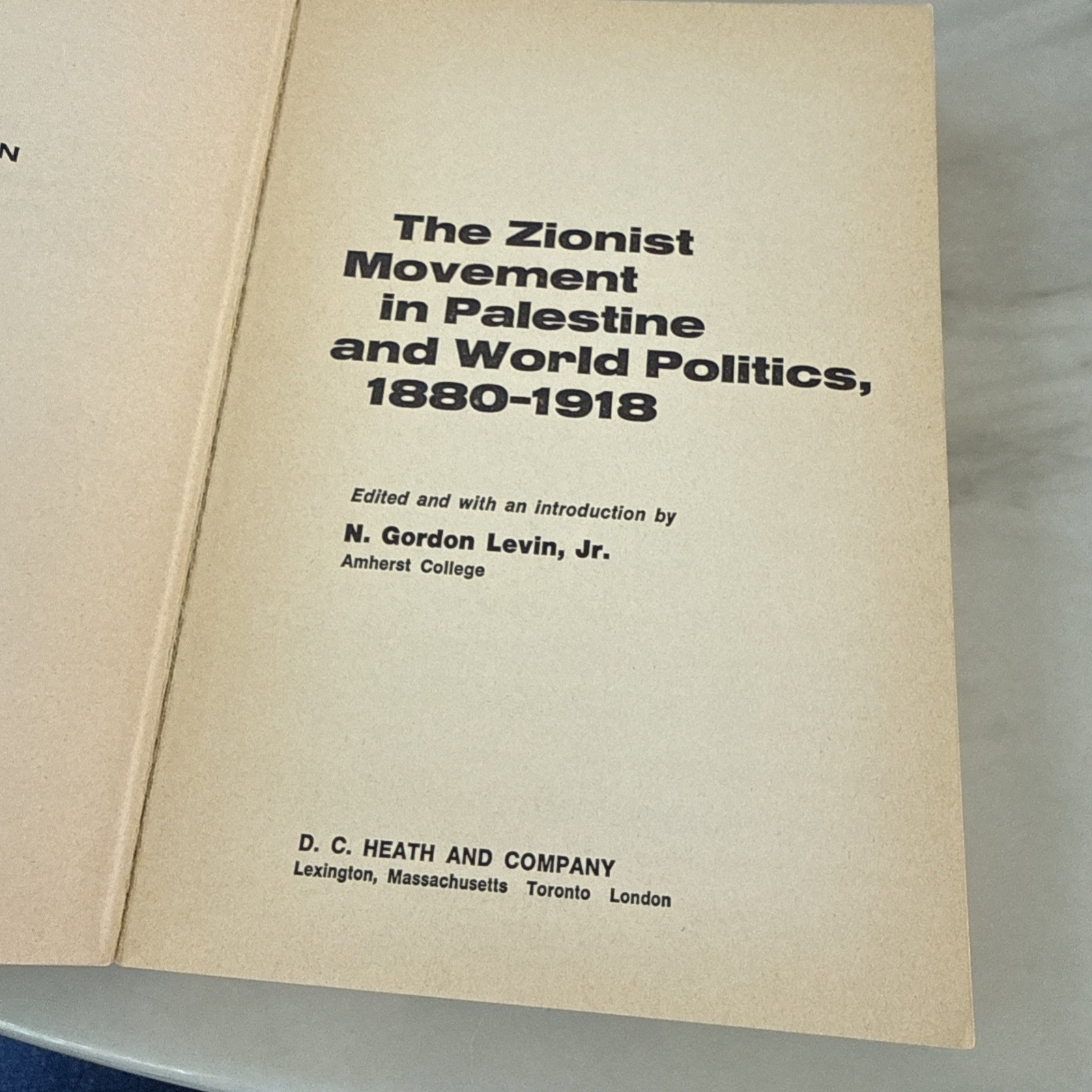 The Zionist Movement in Palestine and World Politics N. Gordon Levin PB
