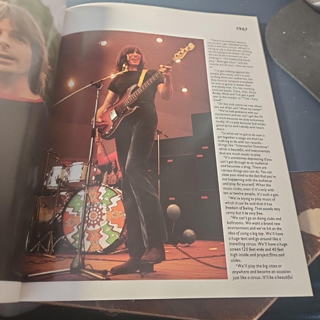 Pink Floyd A Visual Documentary by Miles 1980 Omnibus Press UK Ed. 0860016412