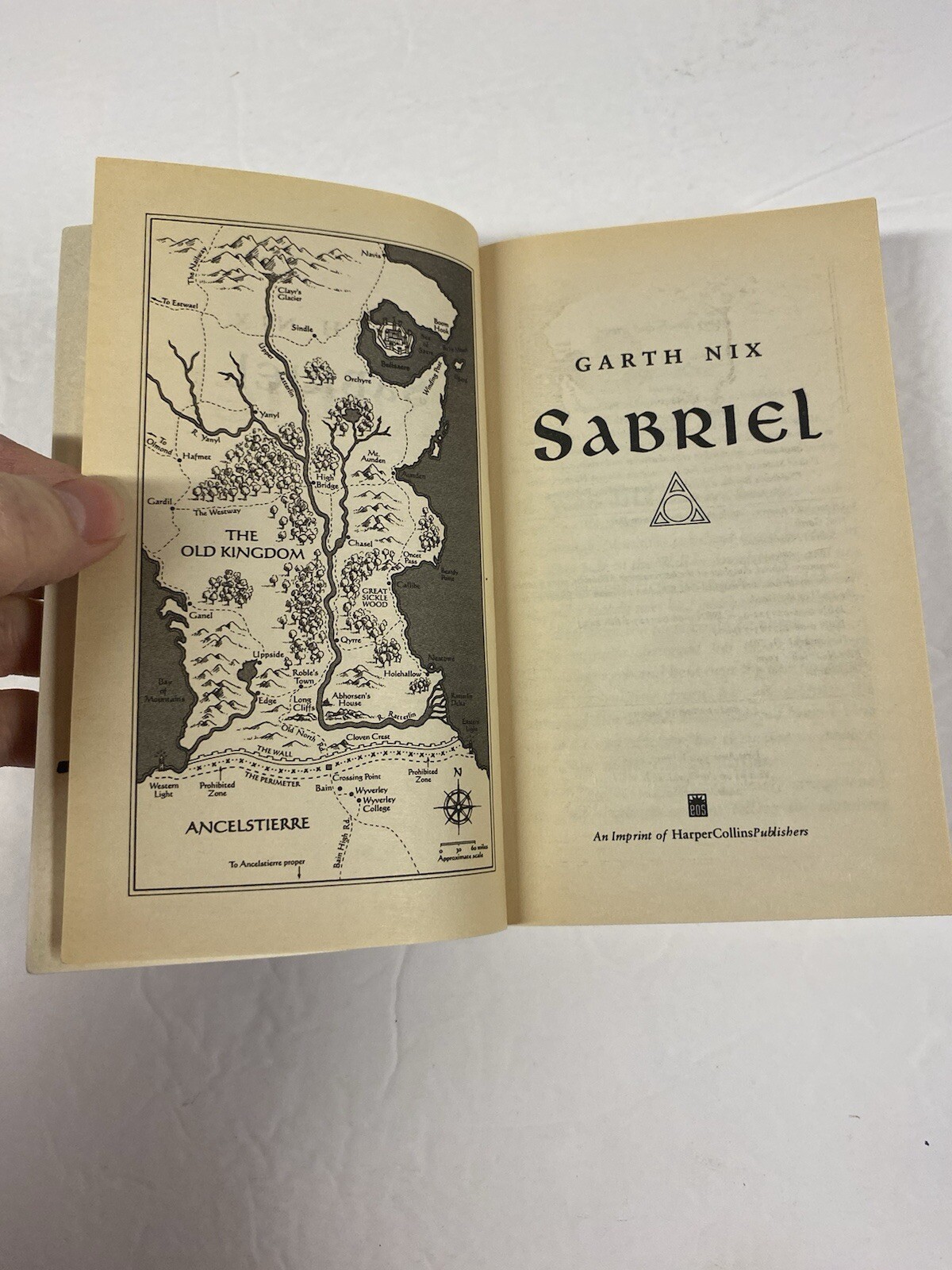 GARTH NIX Sabriel 1996 First American Edition Fantasy Novel Harper Collins