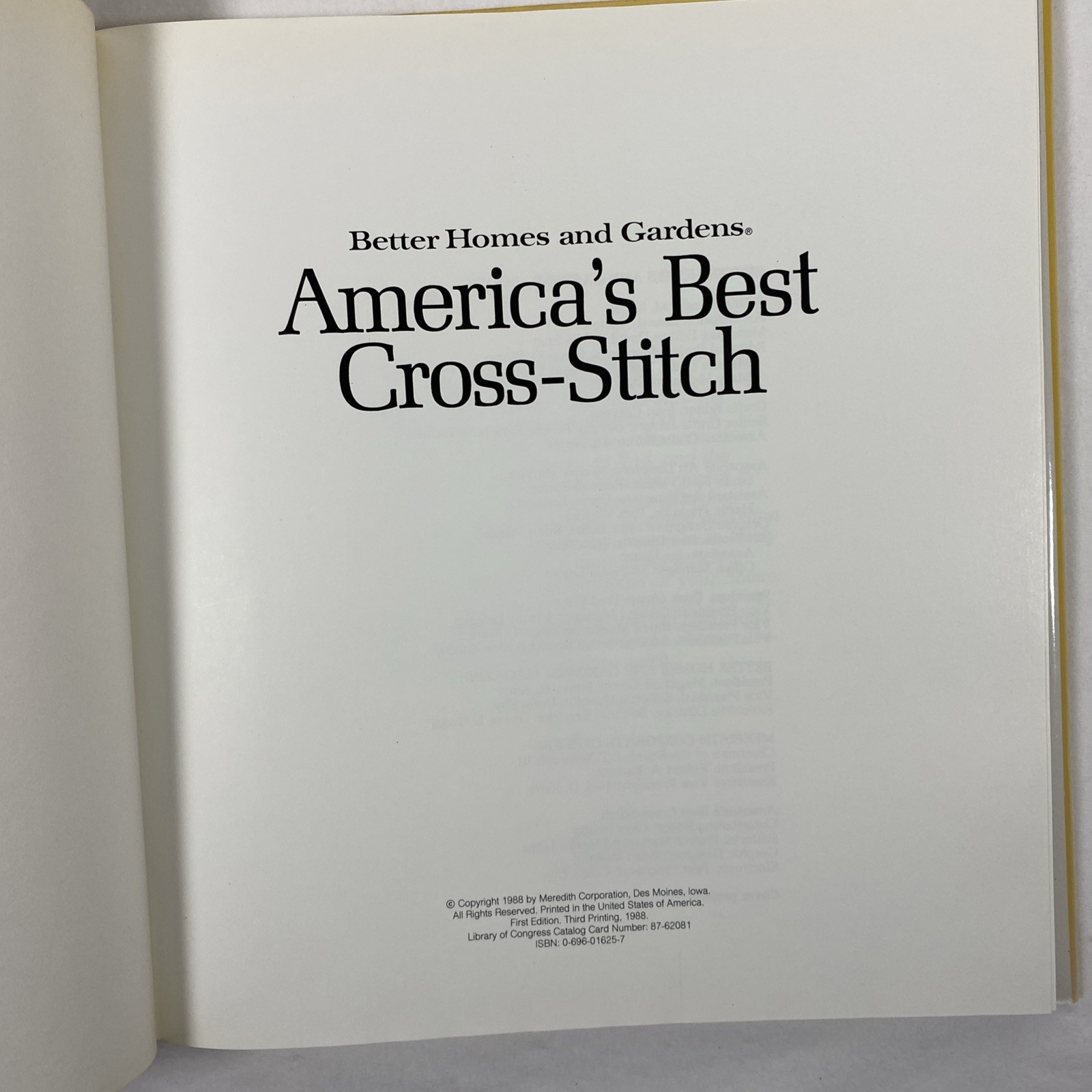 Better Homes and Gardens “America’s Best Cross-Stitch” Pattern Book HC 192 Pages