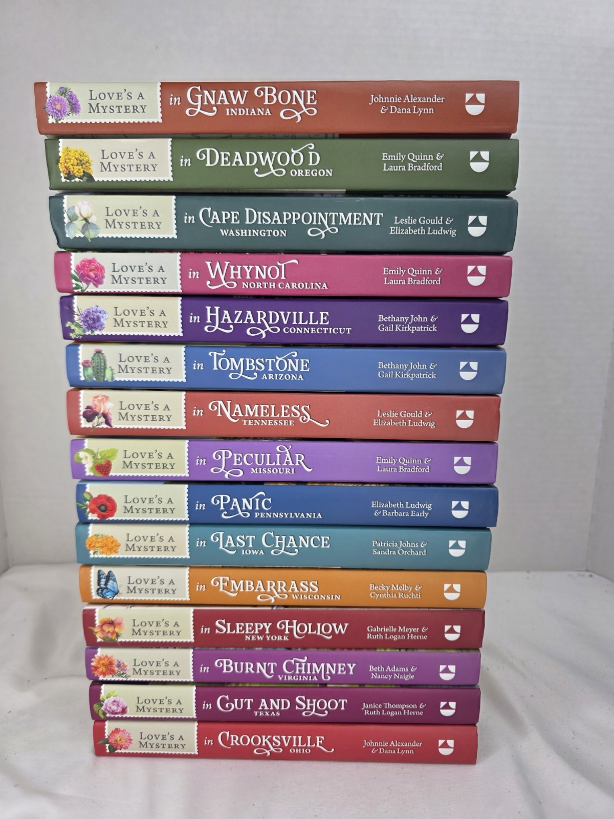Guideposts Love’s A Mystery Hardcover Lot of 15