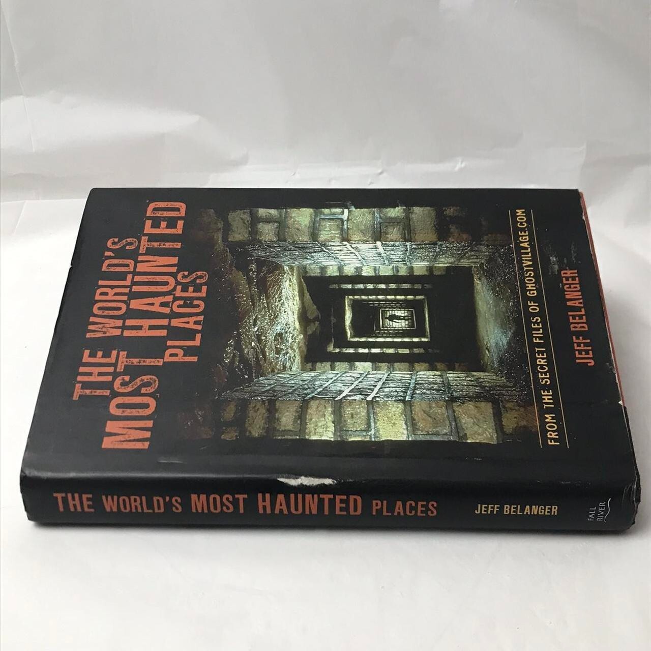The World’s Most Haunted Places Jeff Belanger 2004 Hardcover Ghost Paranormal