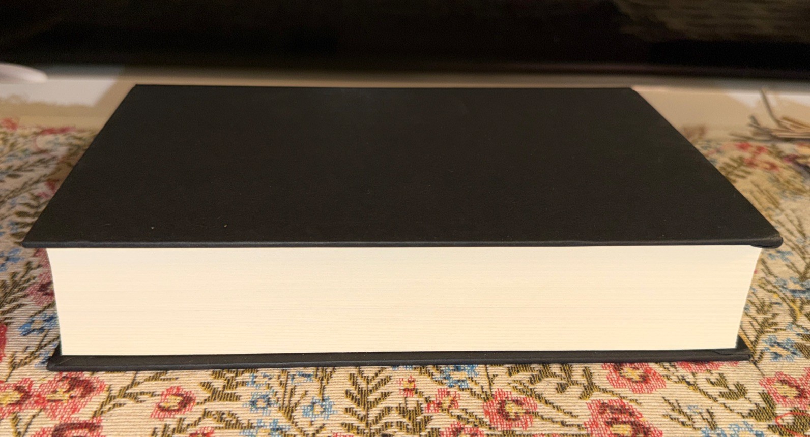 *SIGNED* Realm Breaker – First 1st Edition – 1st Print – Victoria Aveyard Spec