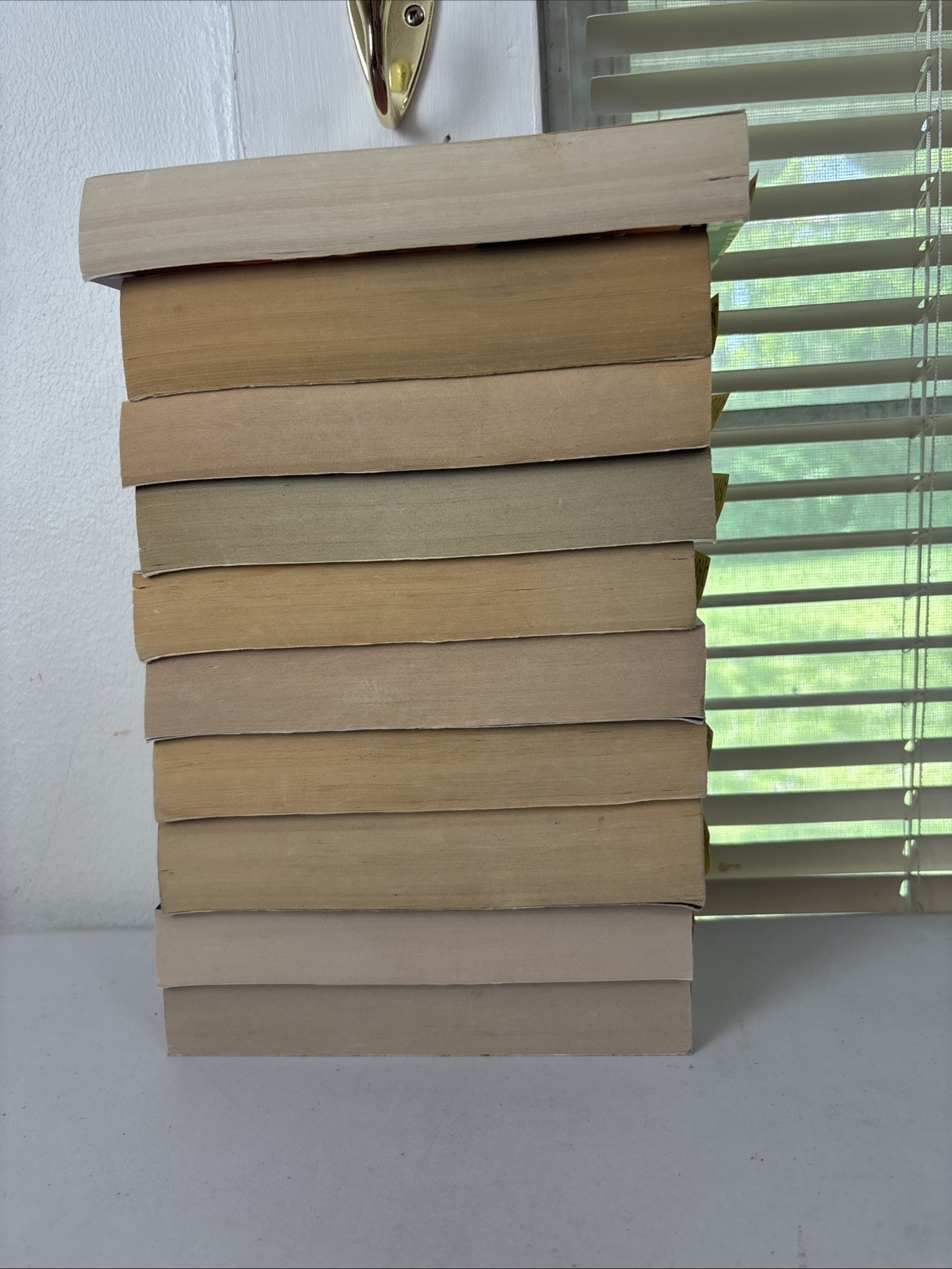 Lot of 10 – Mystery and Thrillers – Mixed Authors – FREE SHIPPING