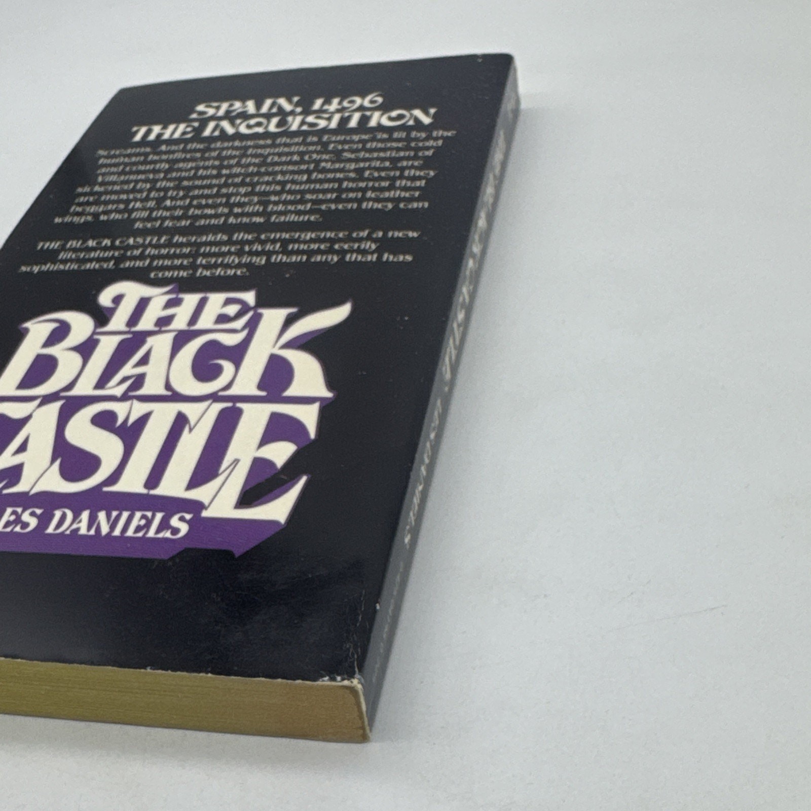 THE BLACK CASTLE BY LES DANIELS PB BOOK 1ST BERKLEY (1979)