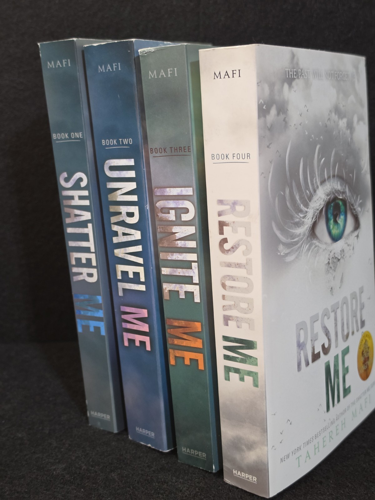 4 Shatter Me Books Out Of The Series Shatter Me – TAHEREH MAFI – Nice Copies