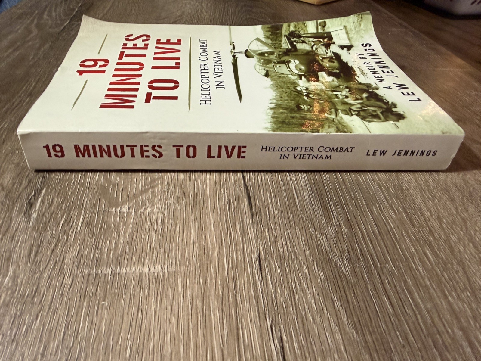 19 Minutes to Live – Helicopter Combat in Vietnam : A Memoir by Lew Jennings
