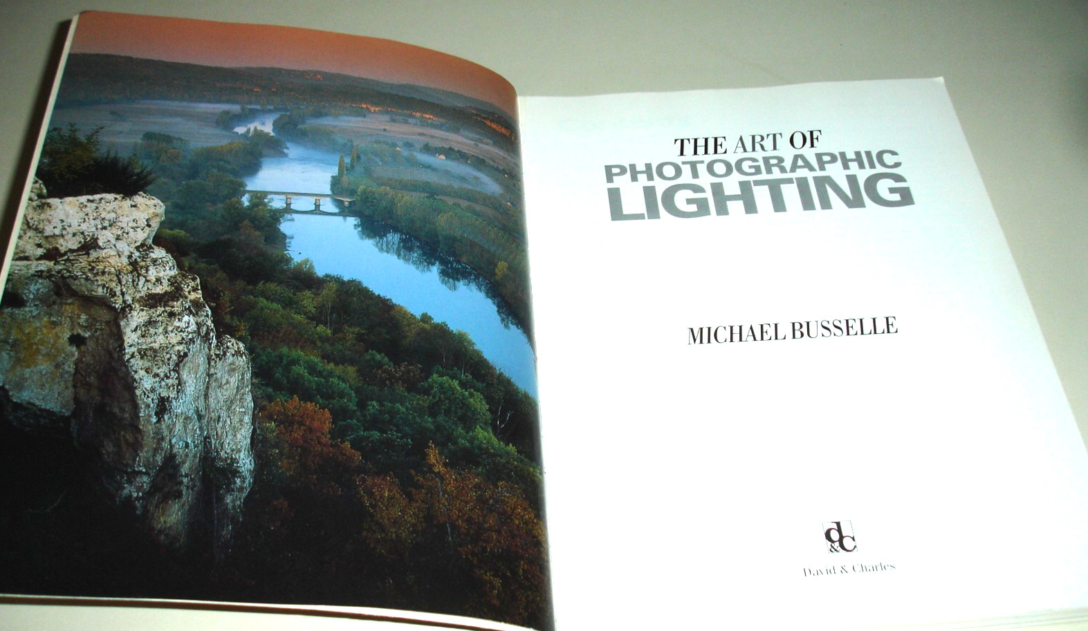 THE ART OF PHOTOGRAPHIC LIGHTING~1995~MICHAEL BUSSELLE~Color/B&W~Has Some Nudity