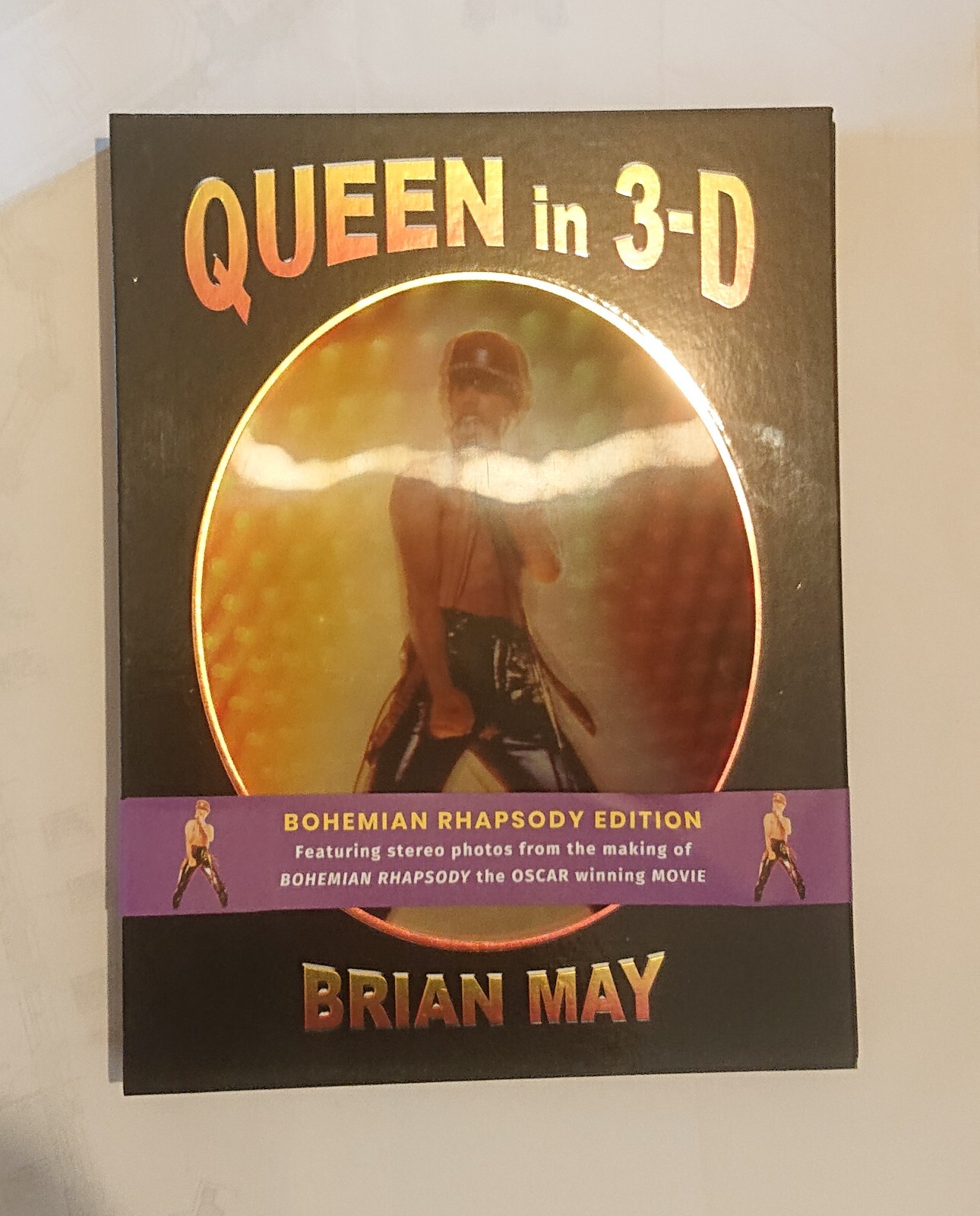Brain May: “Queen in 3-D” English & Deutsch (PDF) + 9781838164508
