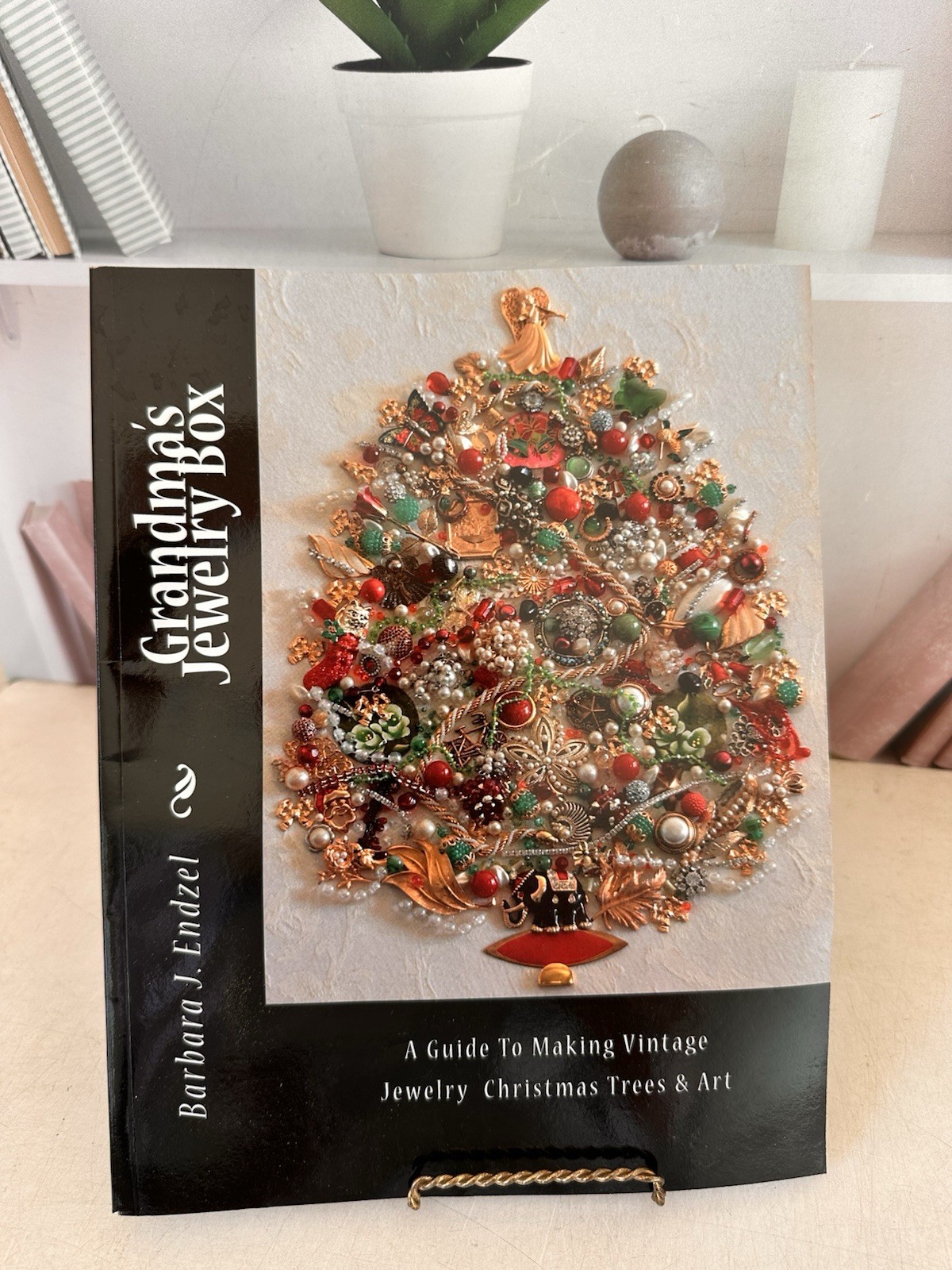 Grandma’s Jewelry Box: A Guide To Making Framed Jewelry Christmas Trees And Art