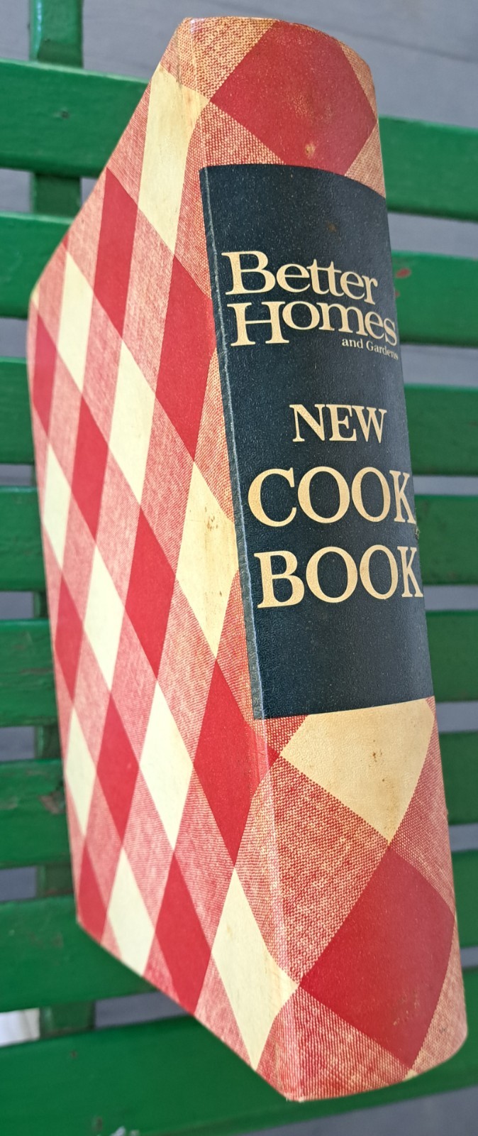 Better Homes and Gardens New Cookbook. 5 Ring Notebook.