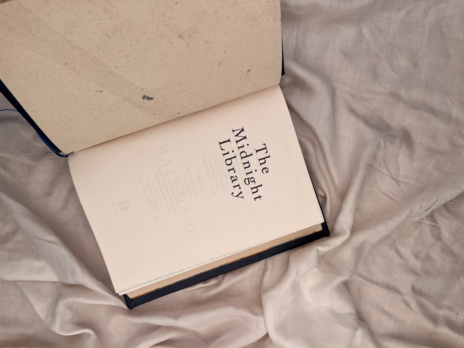 The Midnight Library [PREMIUM LEATHER BOUND]
