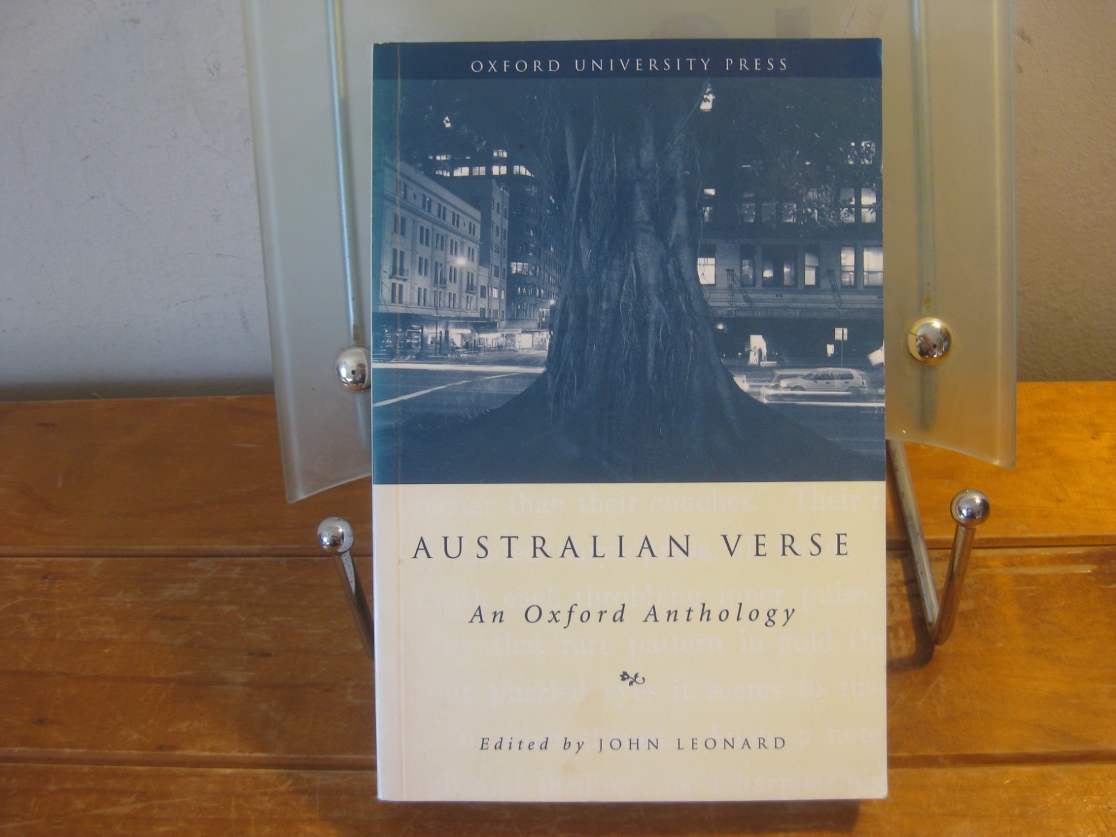 AUSTRALIAN VERSE , AN OXFORD ANTHOLOGY Edited By JOHN LEONARD (1999)