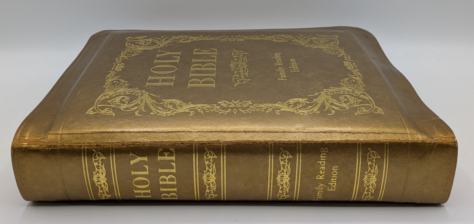 1973 Holy Bible Family Reading Edition King James Version Excellent Unused