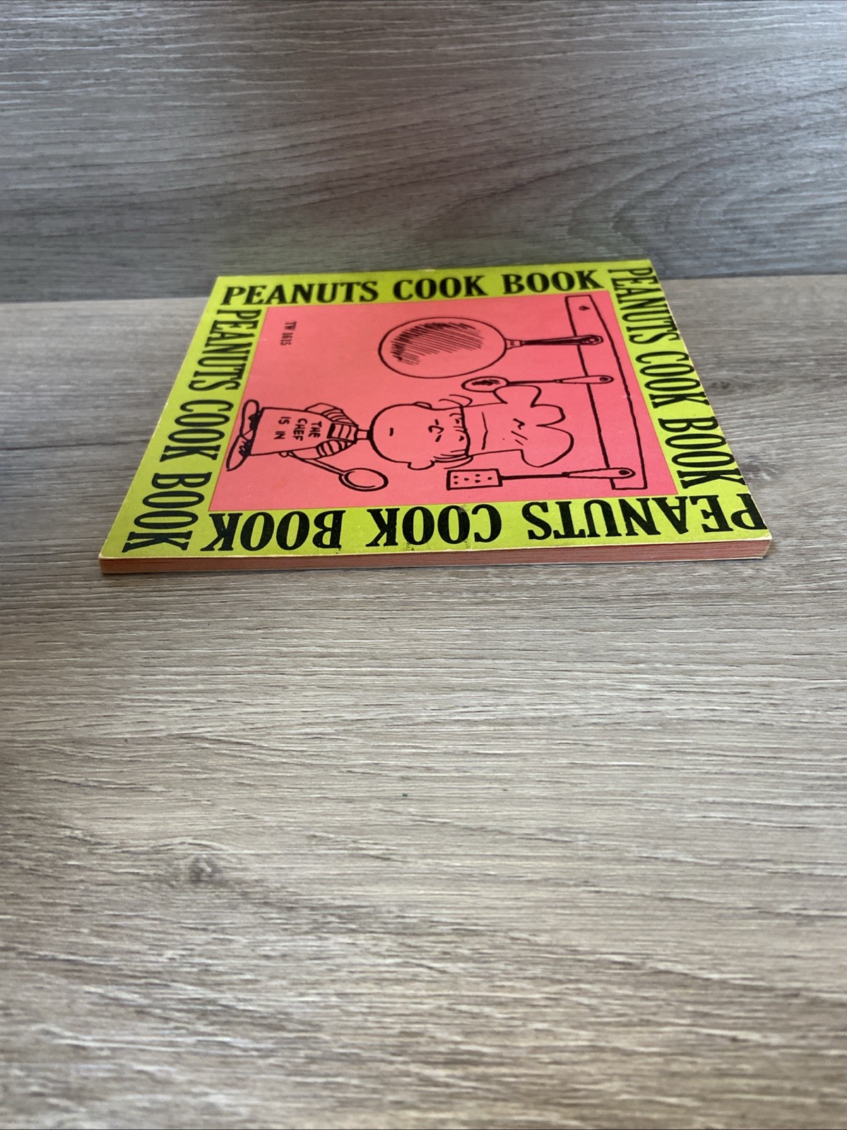 Vintage Paperback Peanuts Charlie Brown Cookbook Linus Snoopy 1975 5.5″ x 5.5″