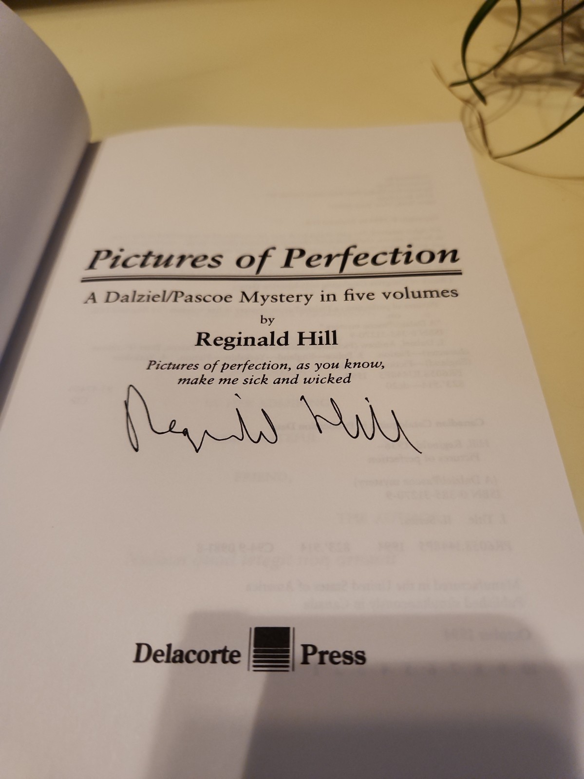 SIGNED BY AUTHOR 1ST EDITION PICTURES OF PERFECTION REGINALD HILL COLLECTIBLE F3