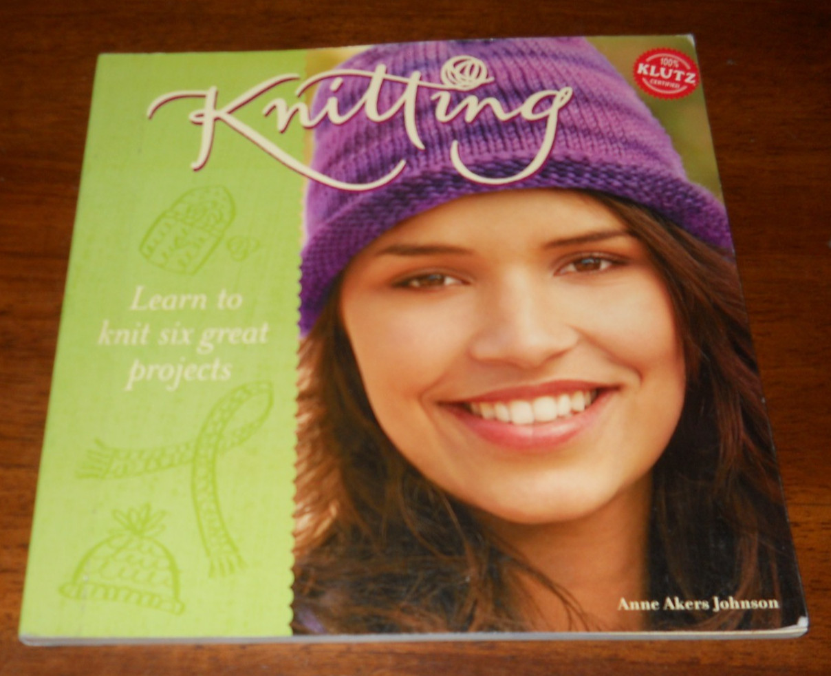 Knitting – Learn to knit six great projects – by Anne Akers Johnson – Klutz