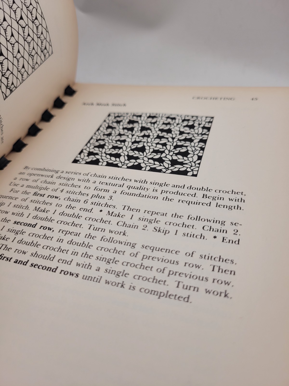 Complete Encyclopedia of Stitchery Mildred Graves Ryan Spiral 689 Pages 1979