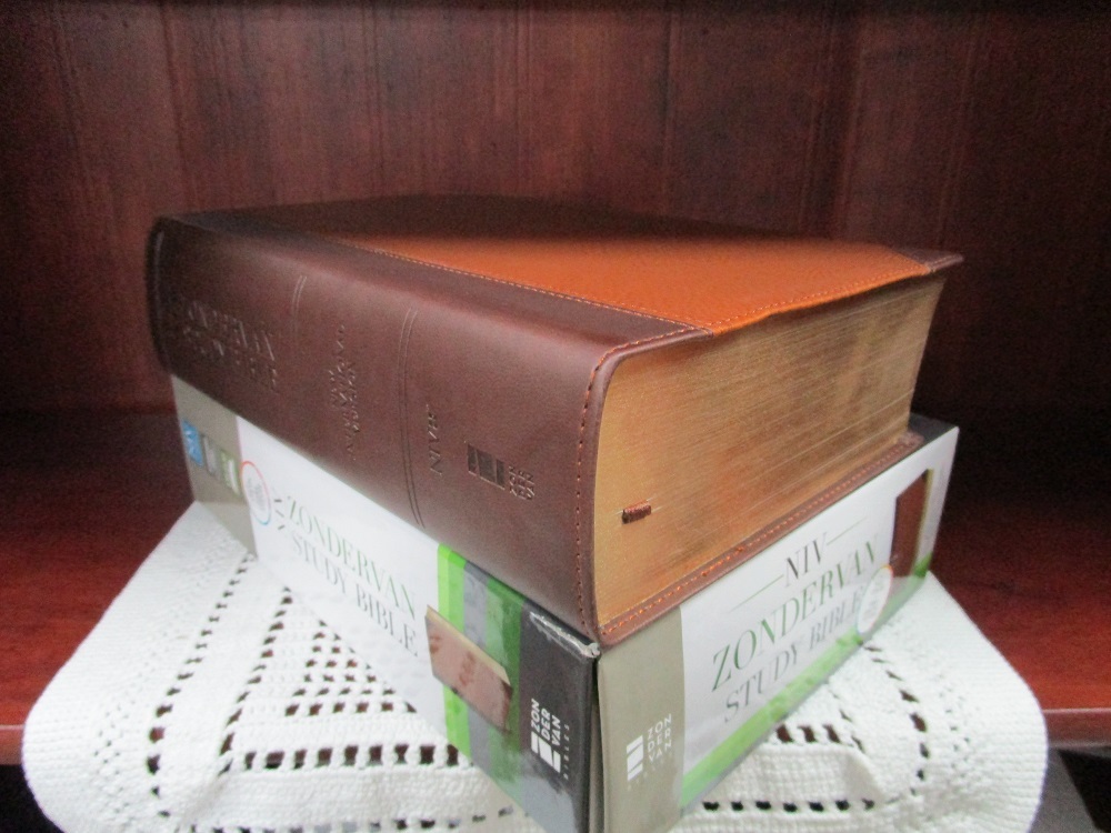 NIV 2011 Study Bible -Chocolate/Caramel – r$79.99- SALE!! SLIGHTLY IMPERFECT