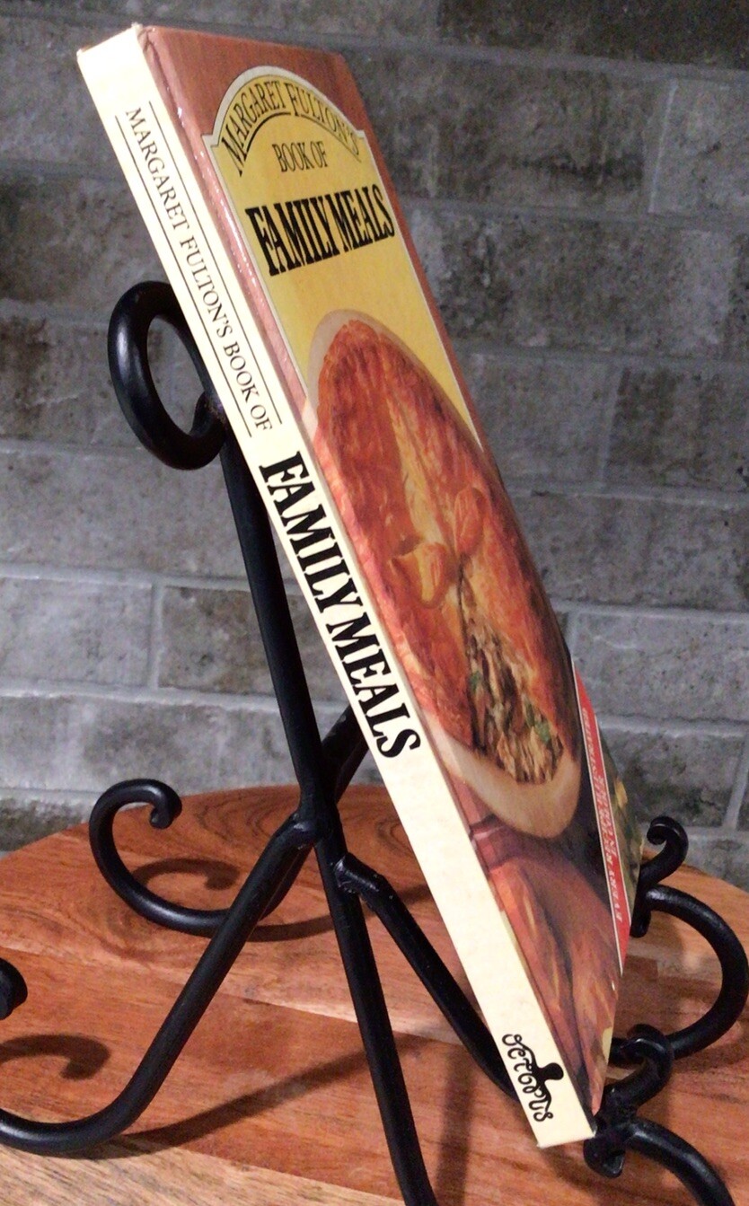 1983 Margaret Fulton’s Book Of Family Meals COOKBOOK 92 pages Vintage
