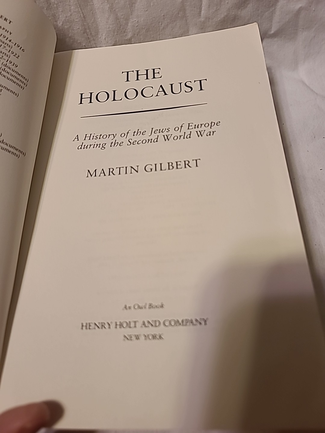 (D) The Holocaust: A History Of The Jews Of Europe By Martin Gilbert (PB 1987)