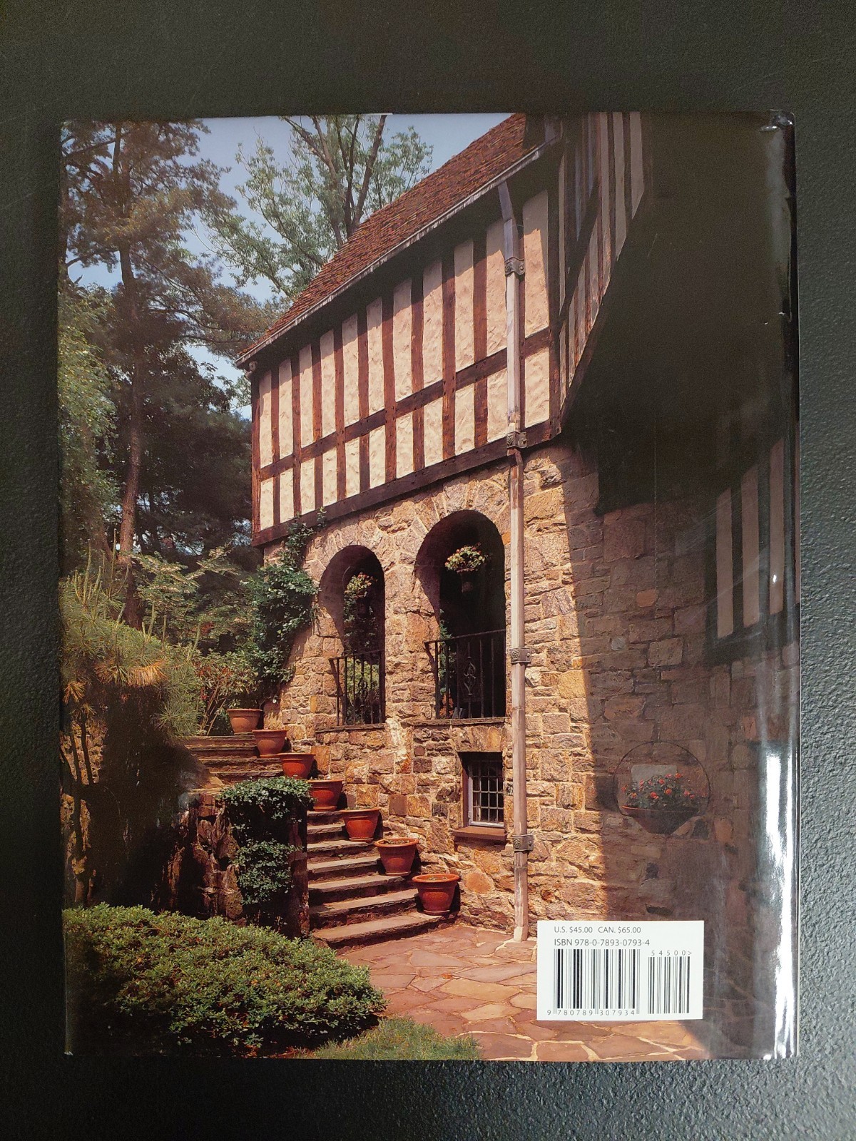 Tudor Style: Tudor Revival Houses in America from 1890 to the Present – Lee Goff