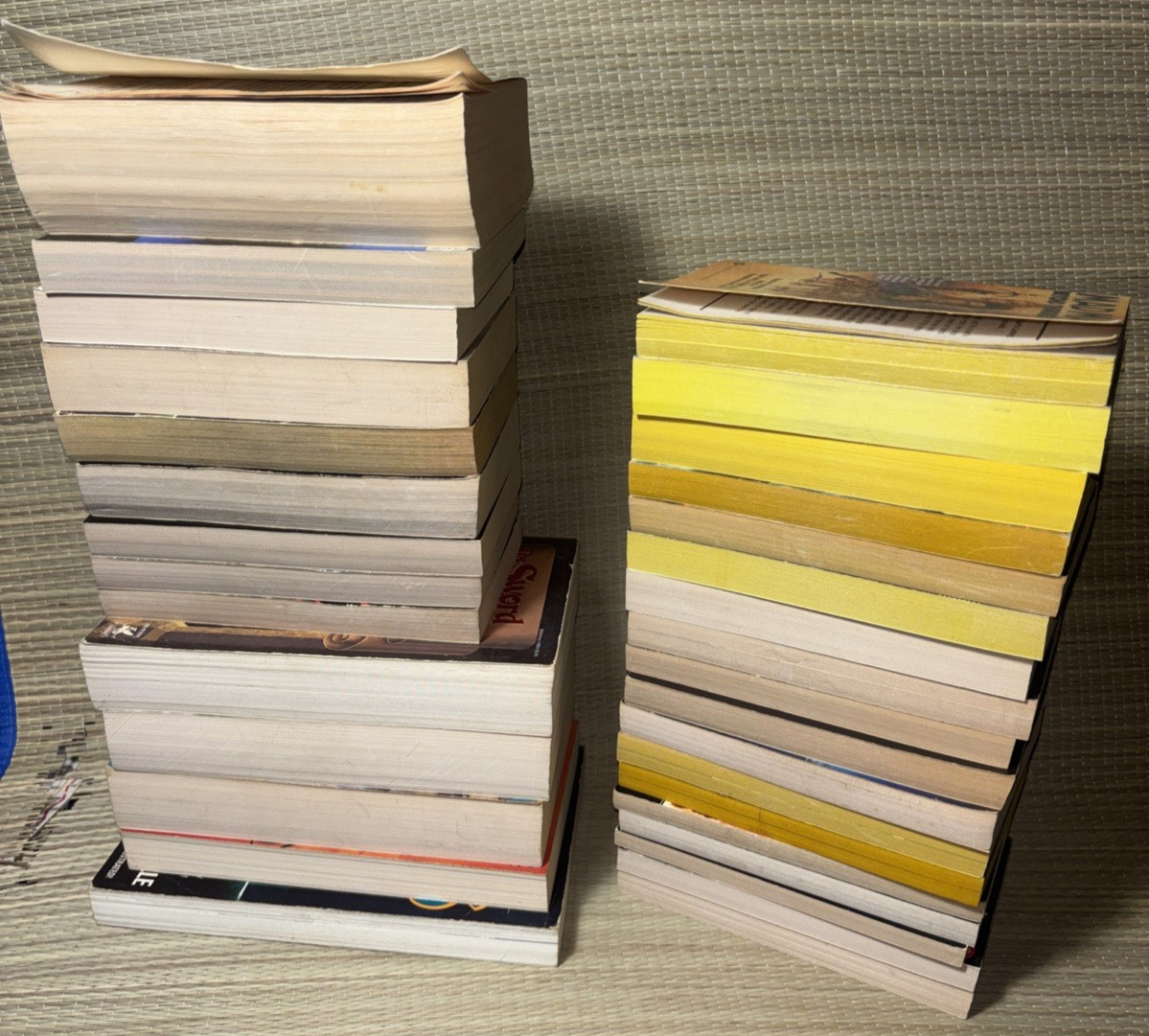 Mixed Lot of 32 PBs SCI-FI, Fantasy, Adventure, Novelization, Gremlins, VTG GOOD