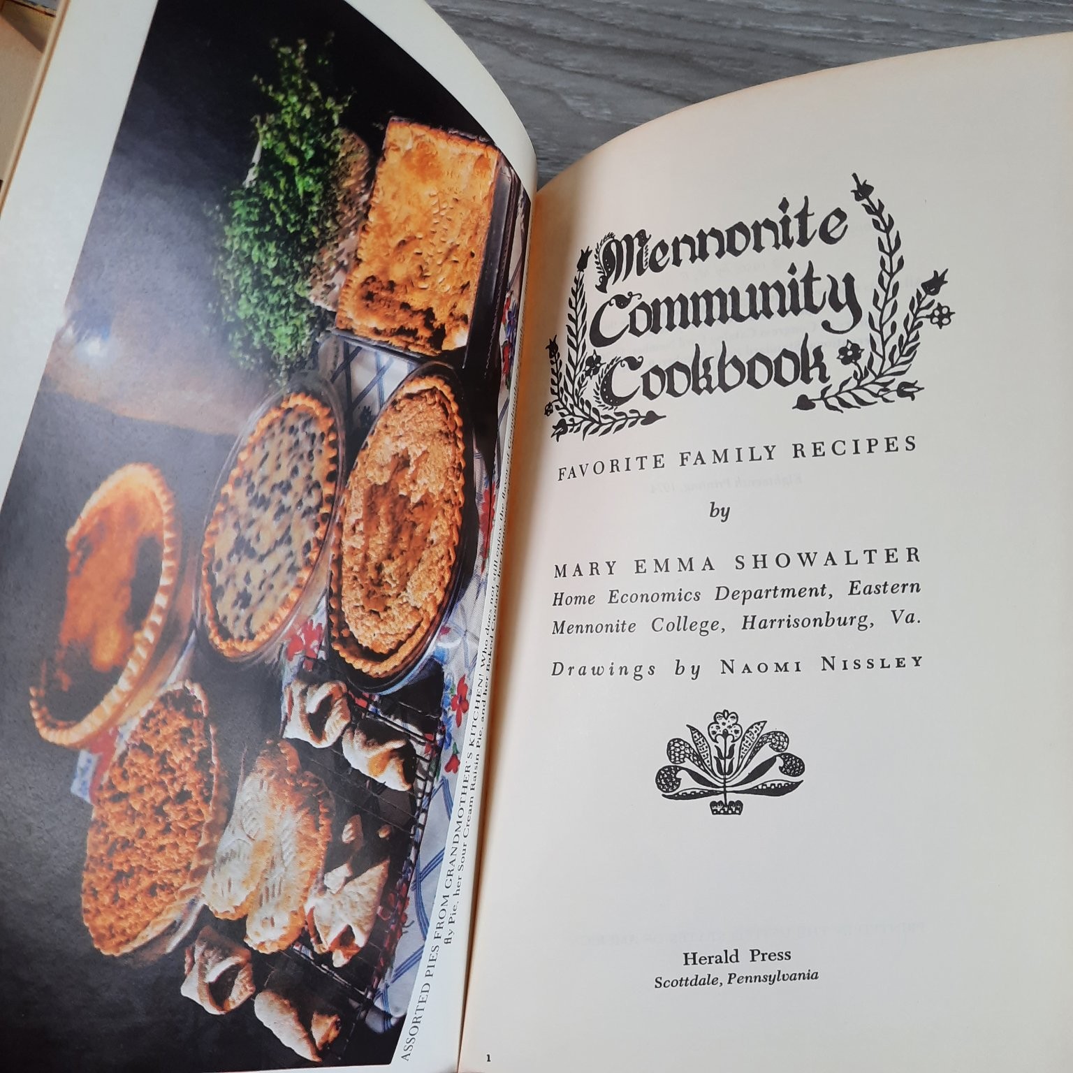 Mennonite Community Cookbook Showalter 1974 18th Printing Herald Press Recipes