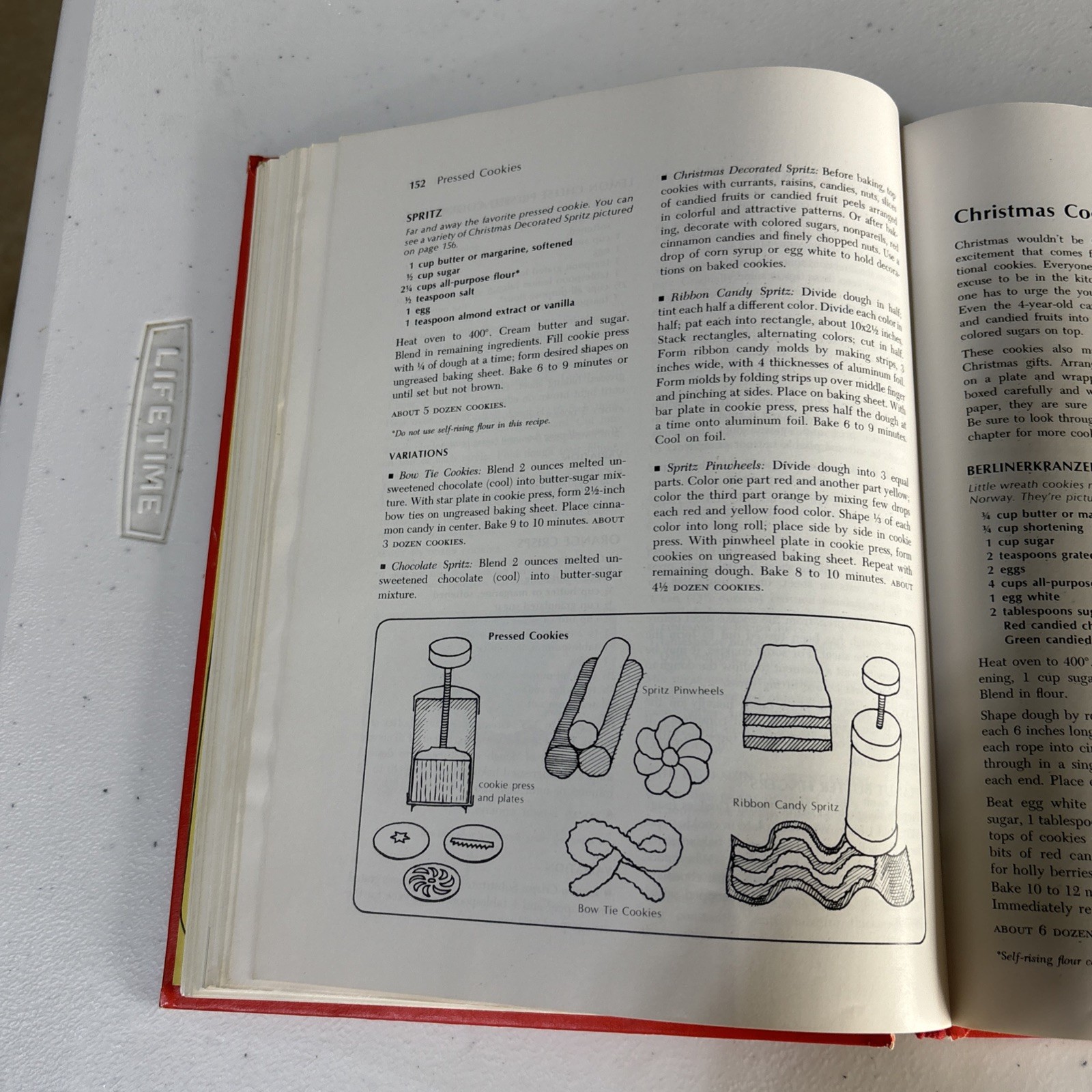 1975 Betty Crocker’s Cookbook Pie Cover 9822 Golden Press