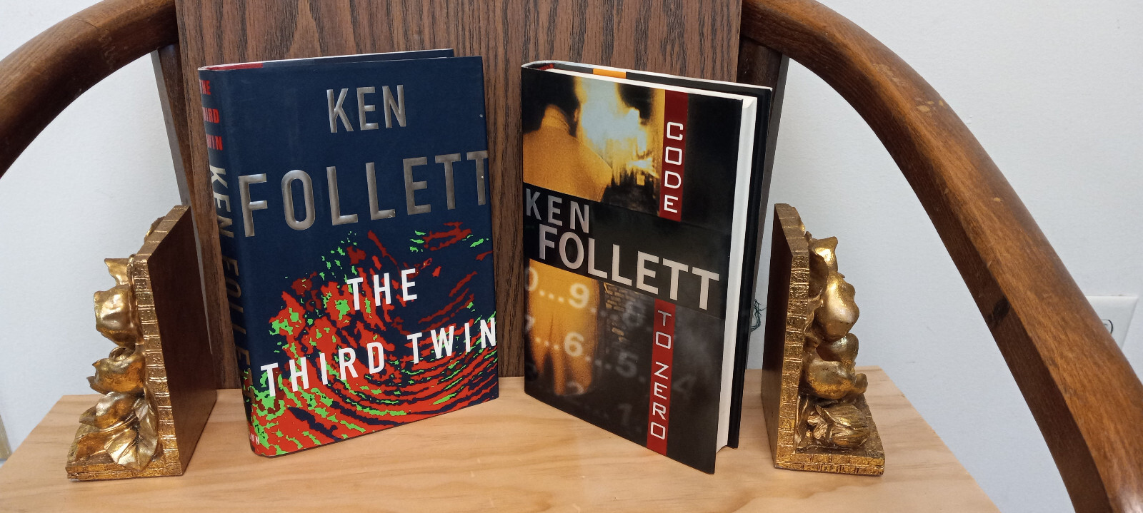 Ken Follet 8 Book Lot — Thriller Suspense  — Very Good