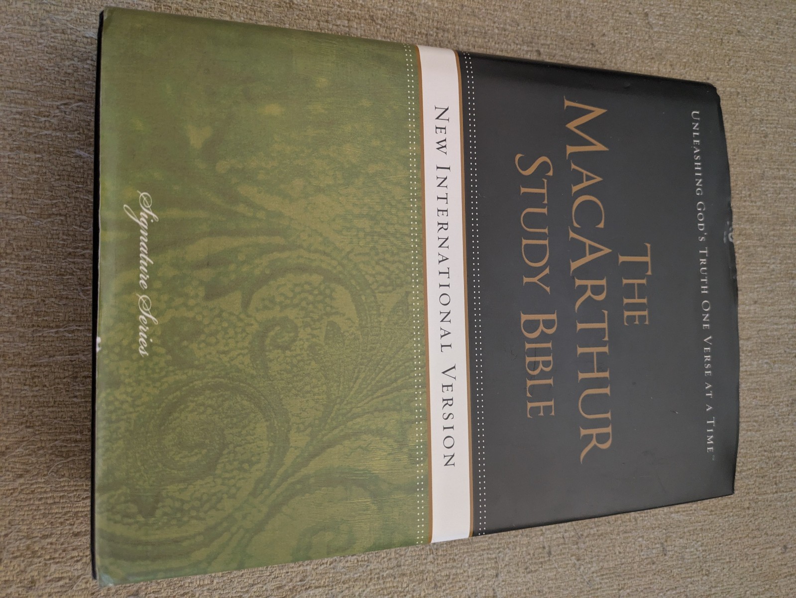 The MacArthur Study Bible: New International Version, Signature Series | 2013