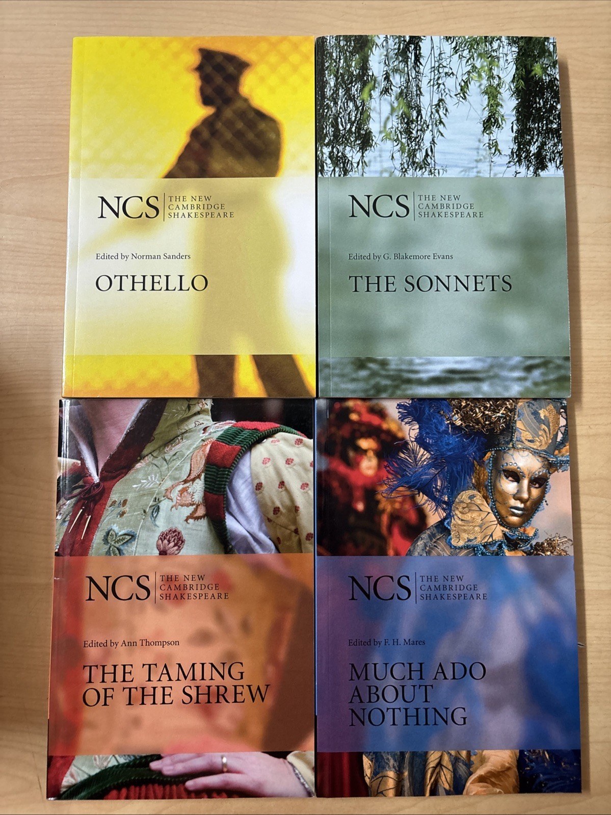 Lot 17 New Cambridge Shakespeare NCS Book Set Venice Othello Sonnets Midsummer