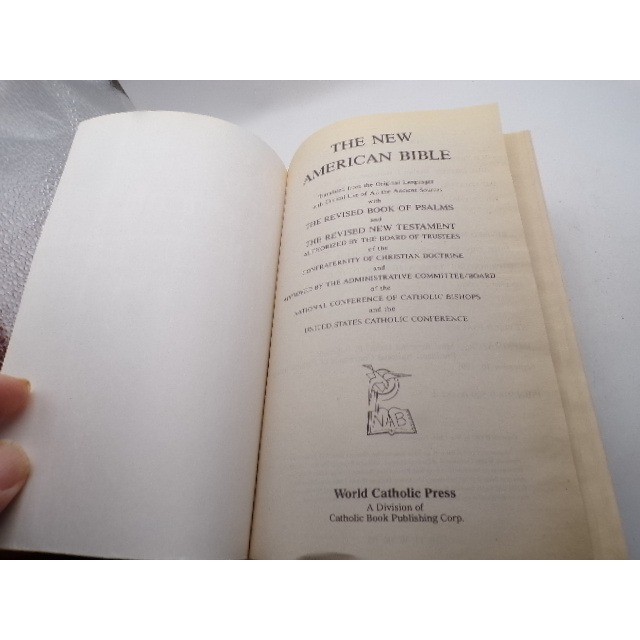 The New American Bible World Catholic Press Red Softcover Revised NT Psalms 1987